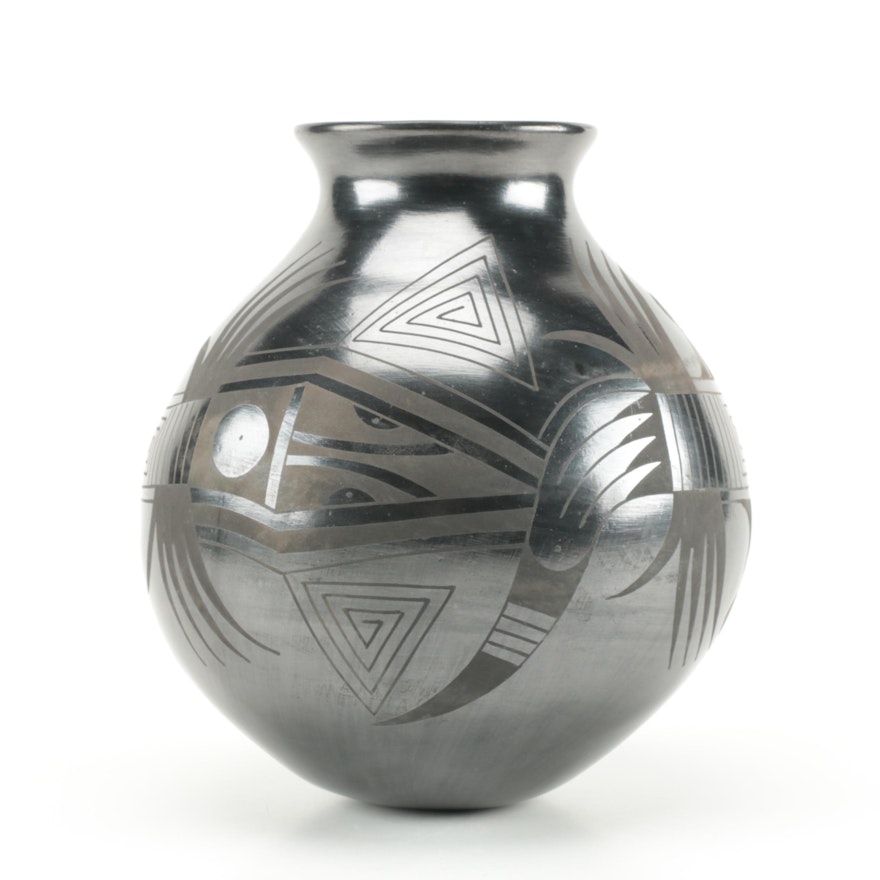 Black on Black Mata Ortiz Handbuilt Vase by Jesus Peña