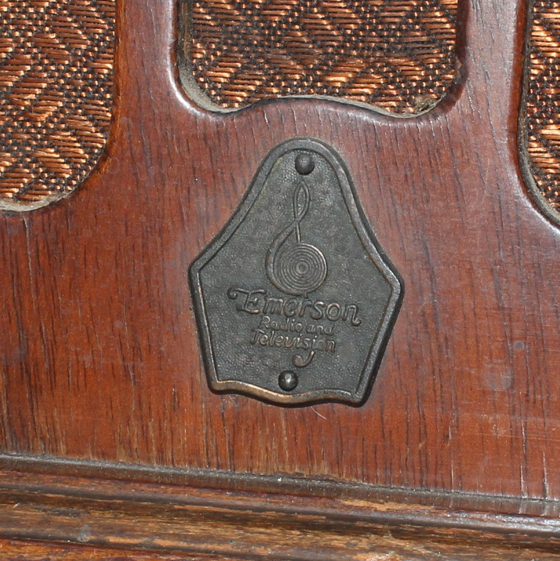 Vintage Emerson 250-AW Mantel Radio