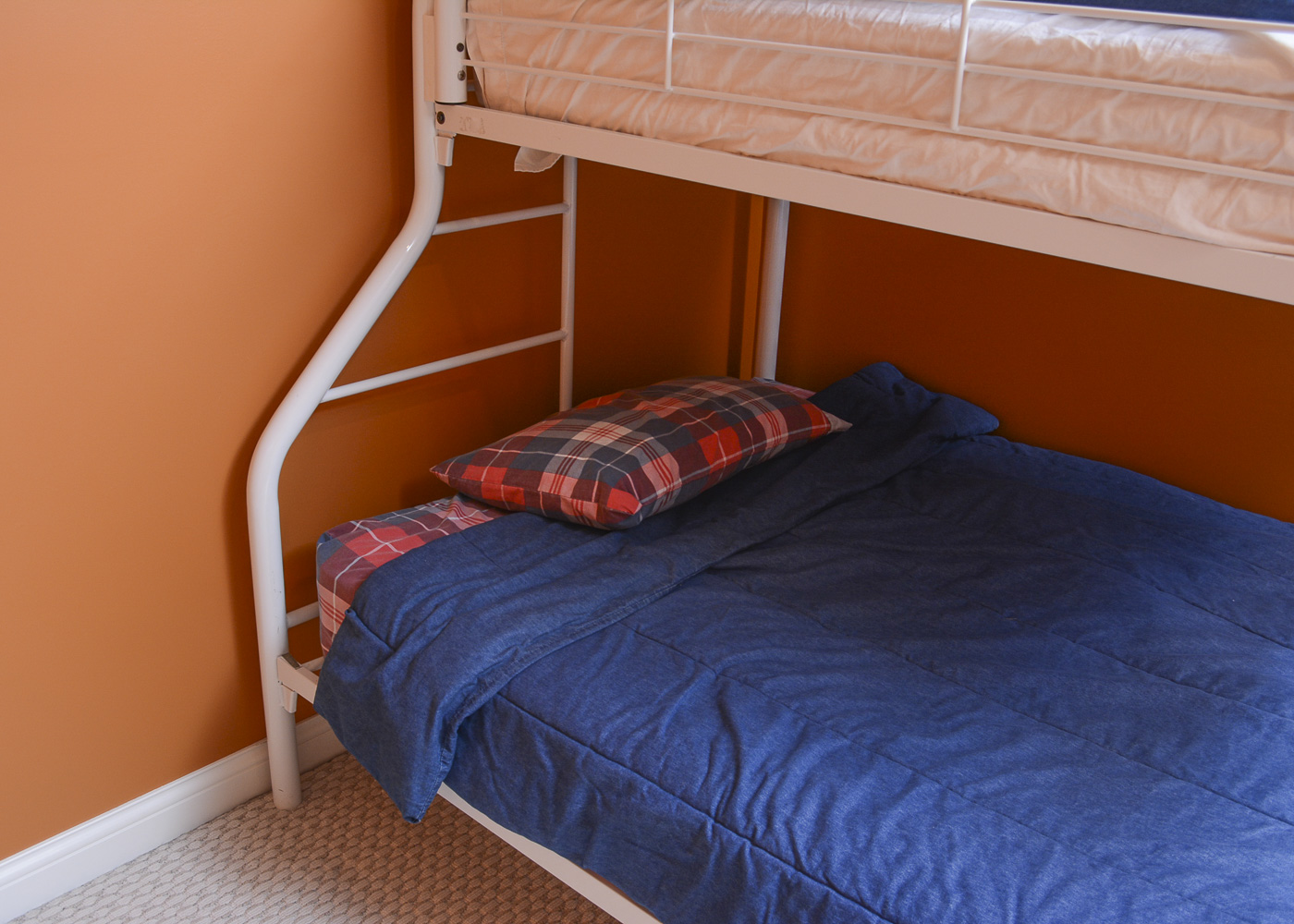 Twin Over Full White Metal Bunk Bed