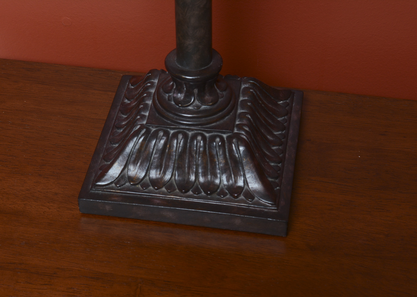 Wooden Accent Table with Table Lamp