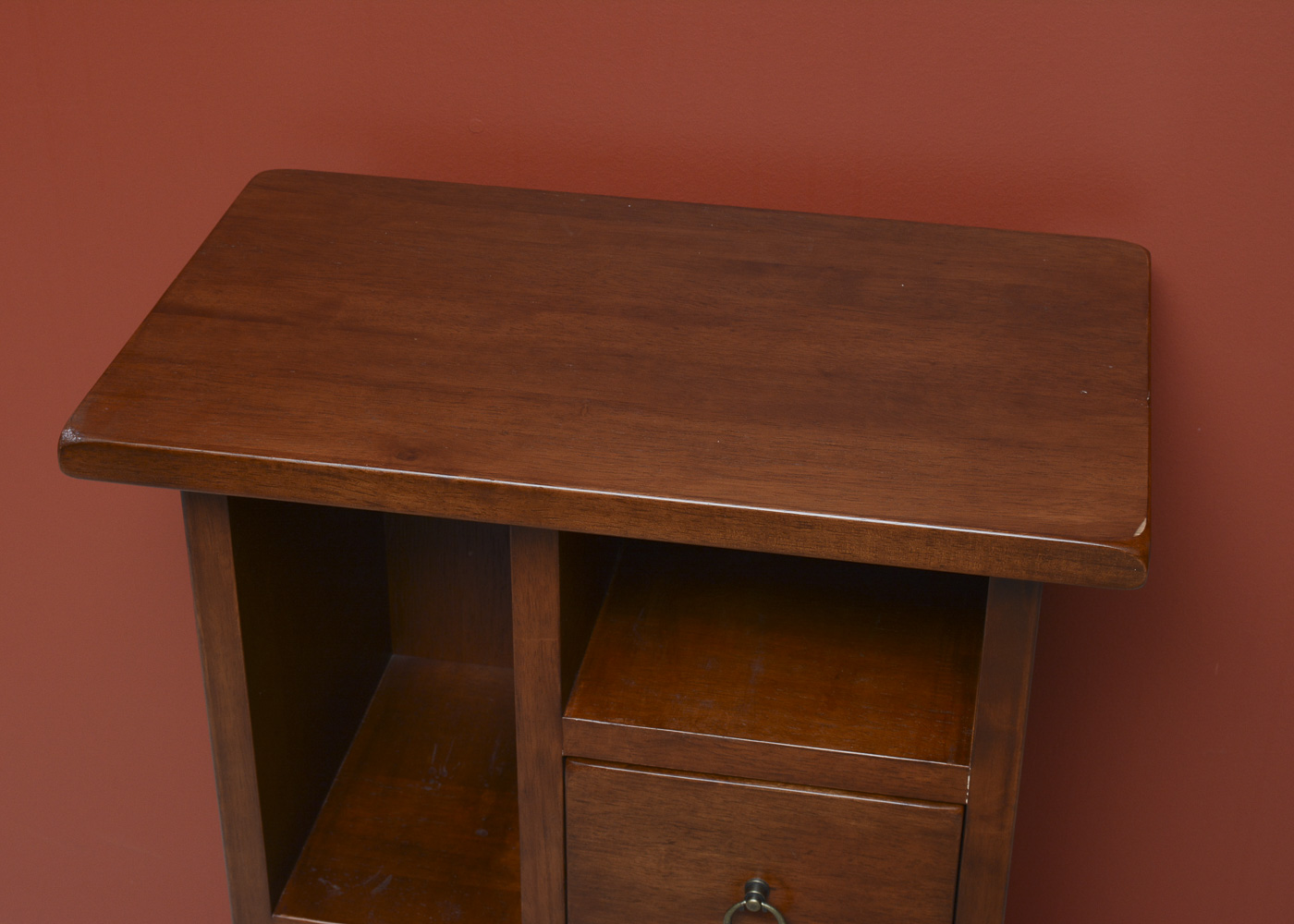 Wooden Accent Table with Table Lamp