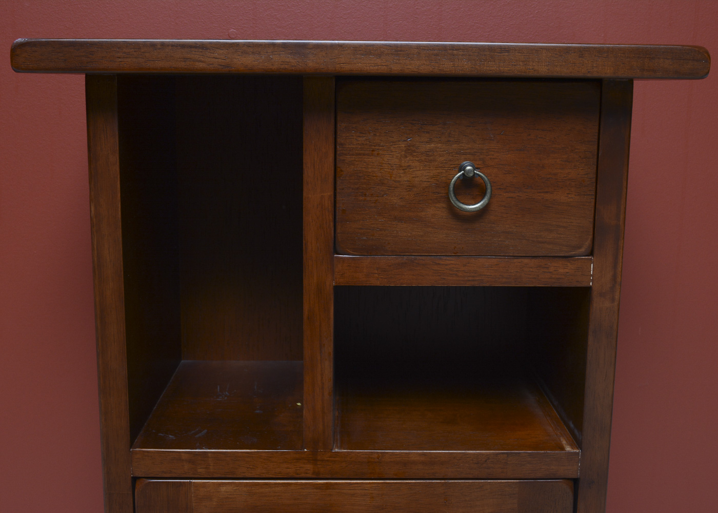 Wooden Accent Table with Table Lamp