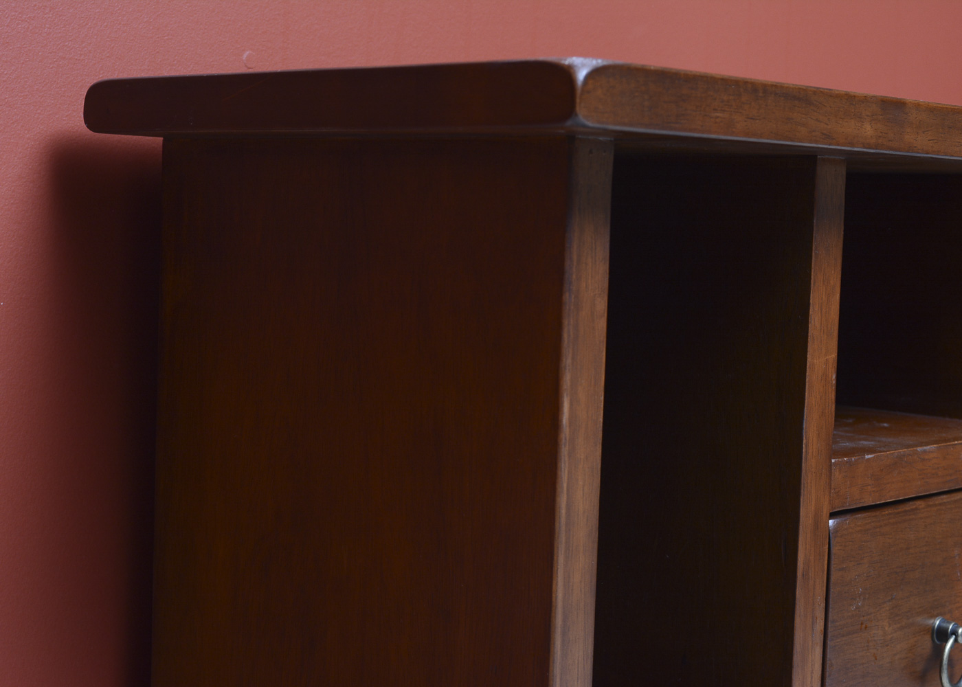 Wooden Accent Table with Table Lamp