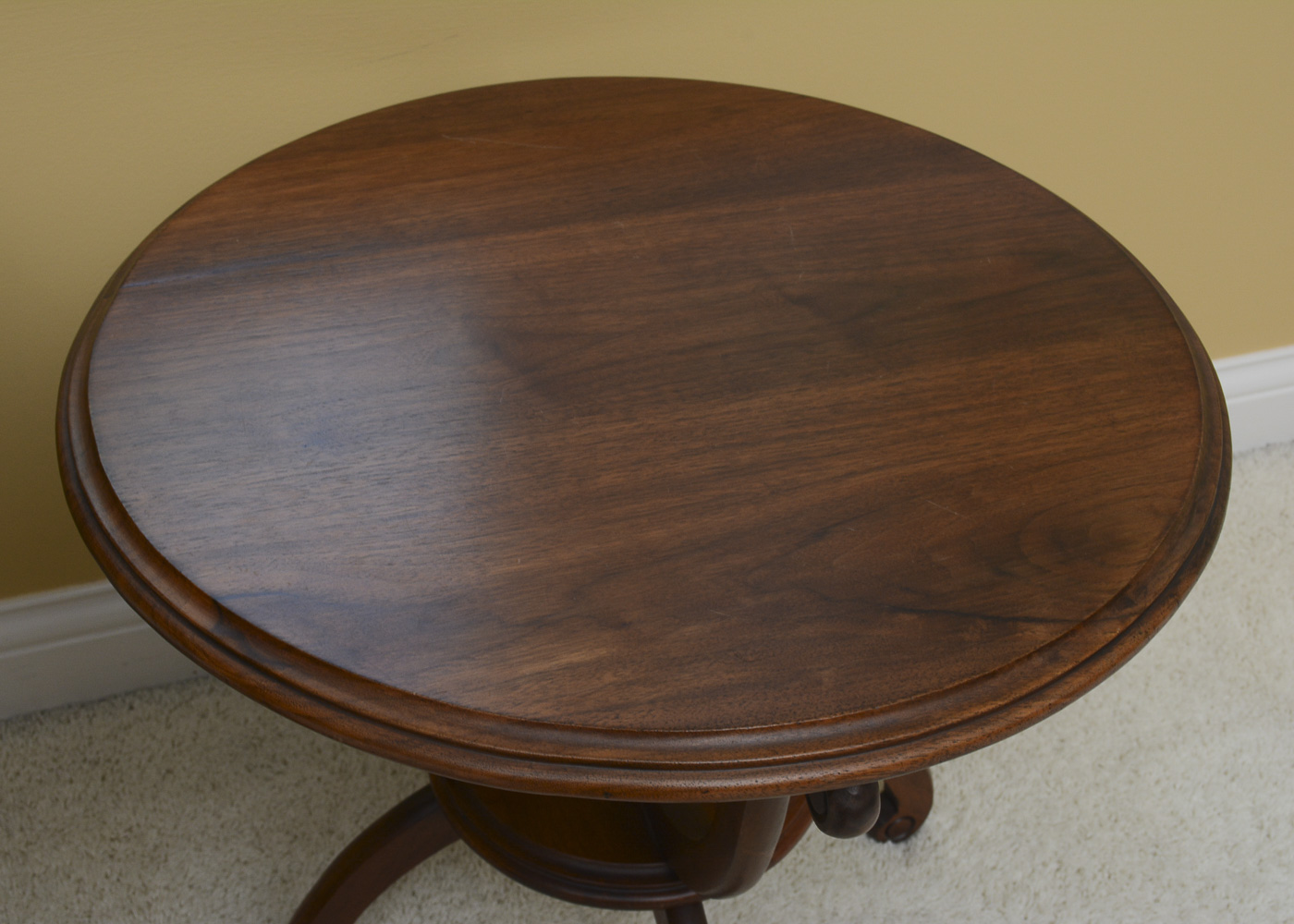 Round Accent Tables