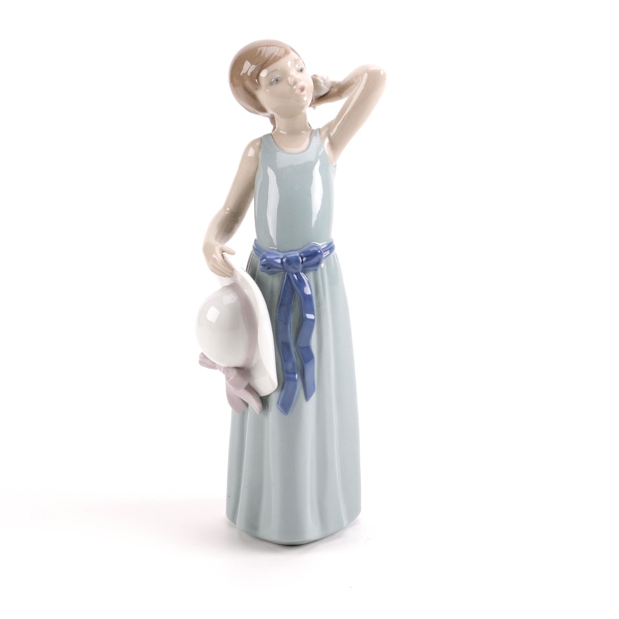 Lladró "Prissy Girl with Straw Hat" Porcelain Figurine