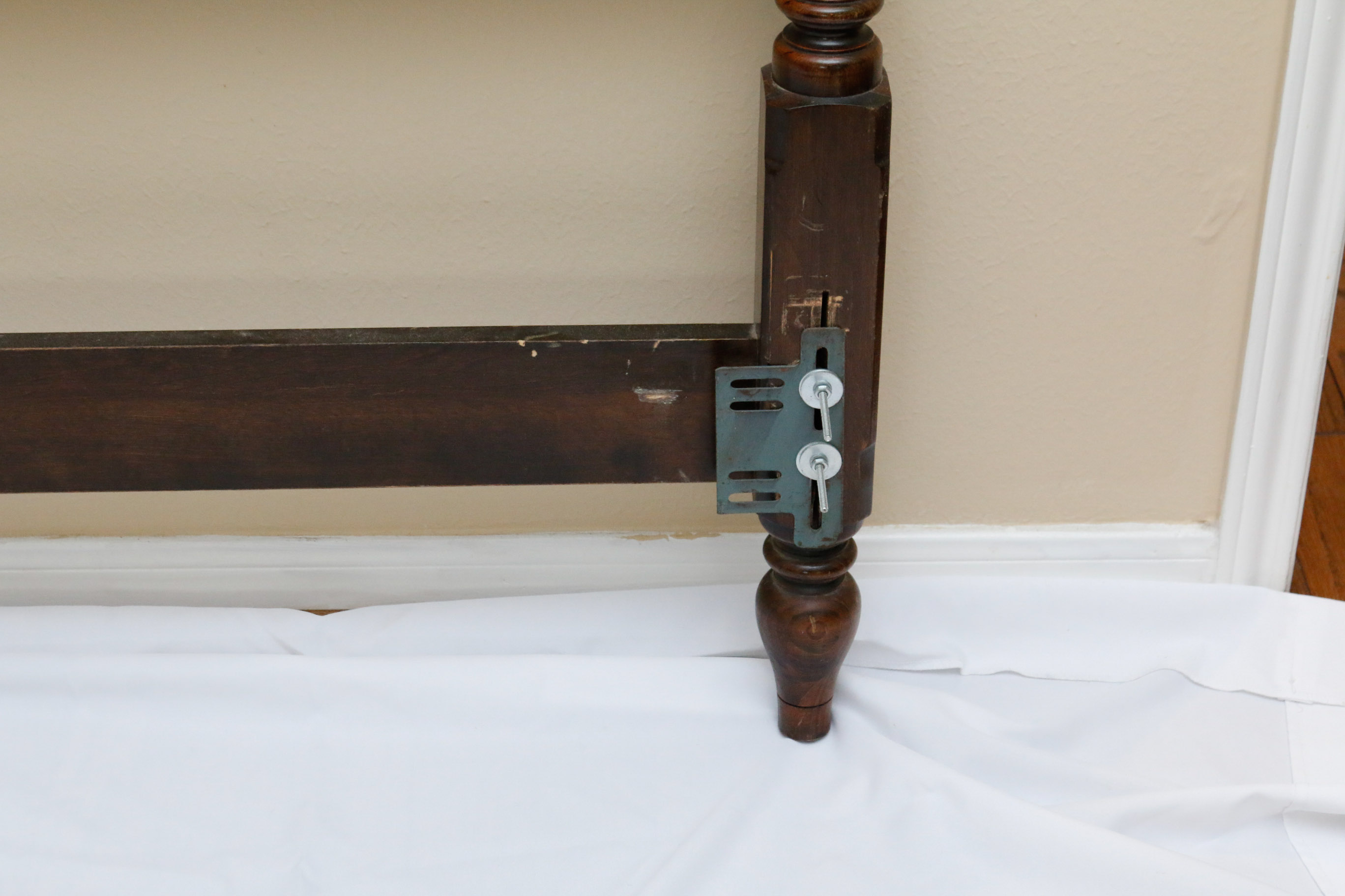 Vintage Mahogany Full Size Four Post Bed