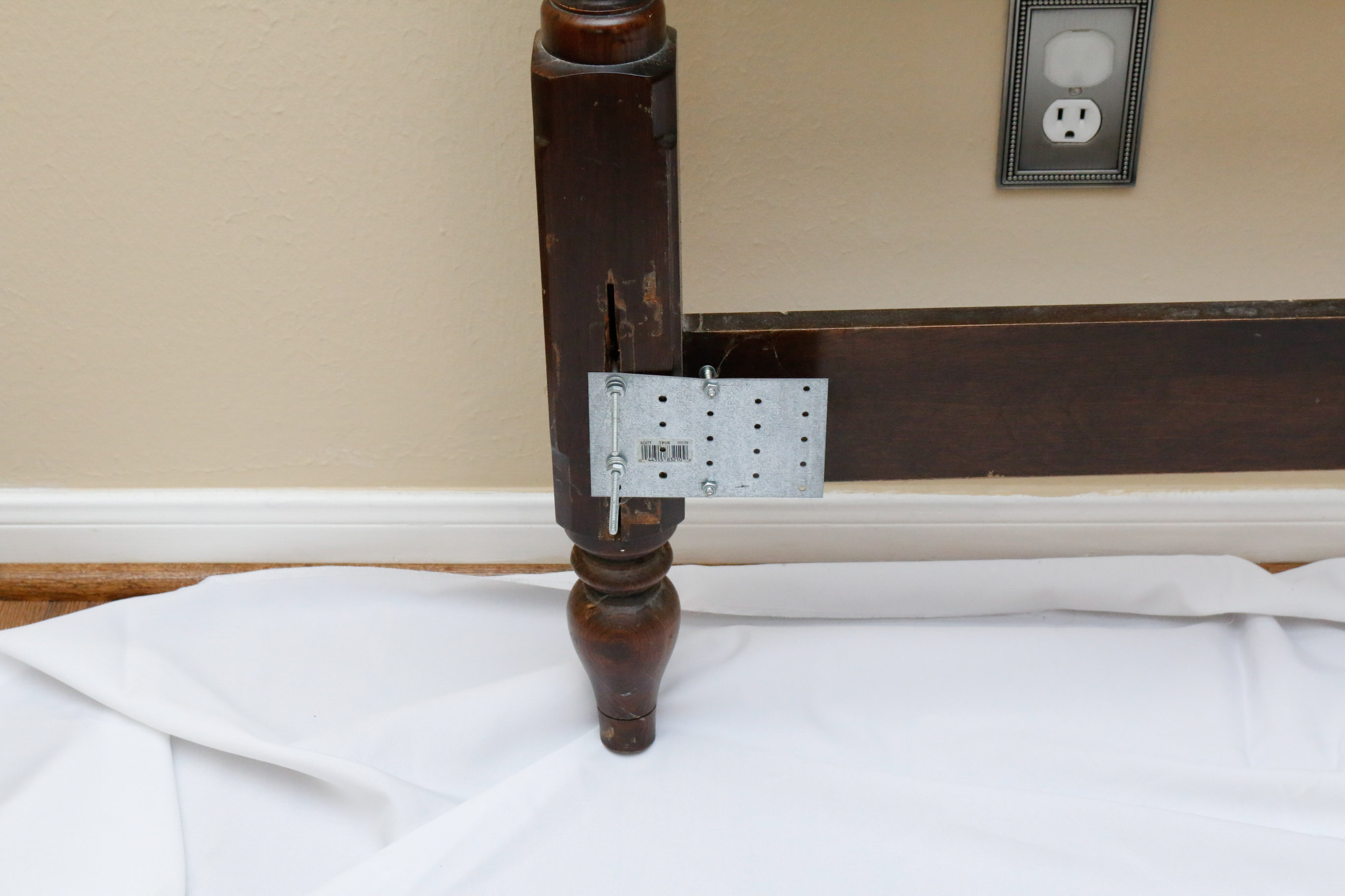 Vintage Mahogany Full Size Four Post Bed