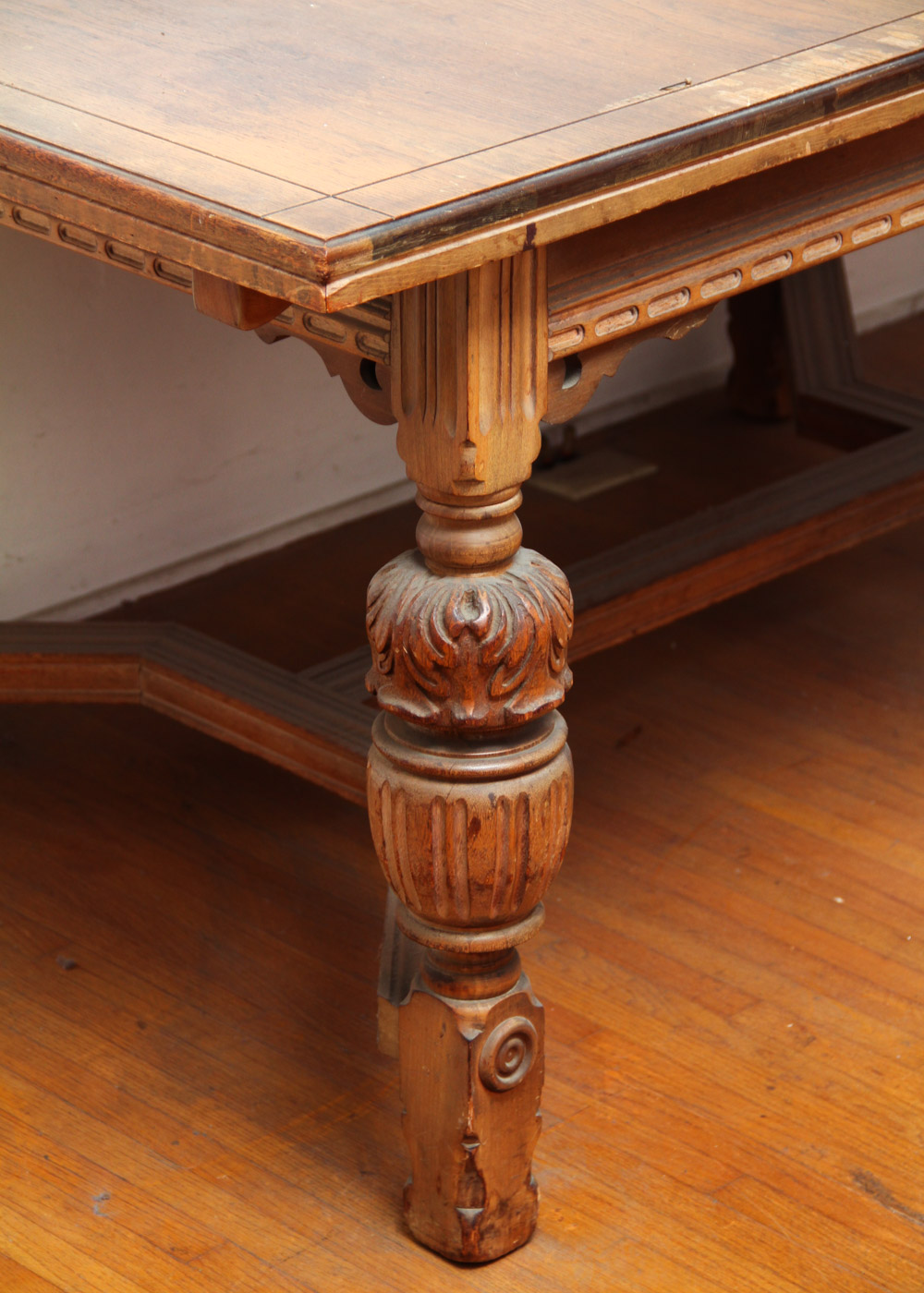 Vintage Dining Room Table with Decorative Carved Legs
