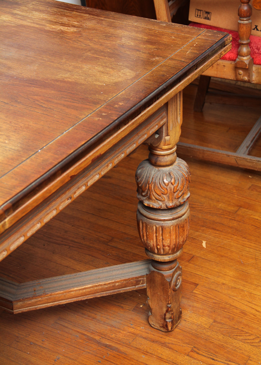 Vintage Dining Room Table with Decorative Carved Legs