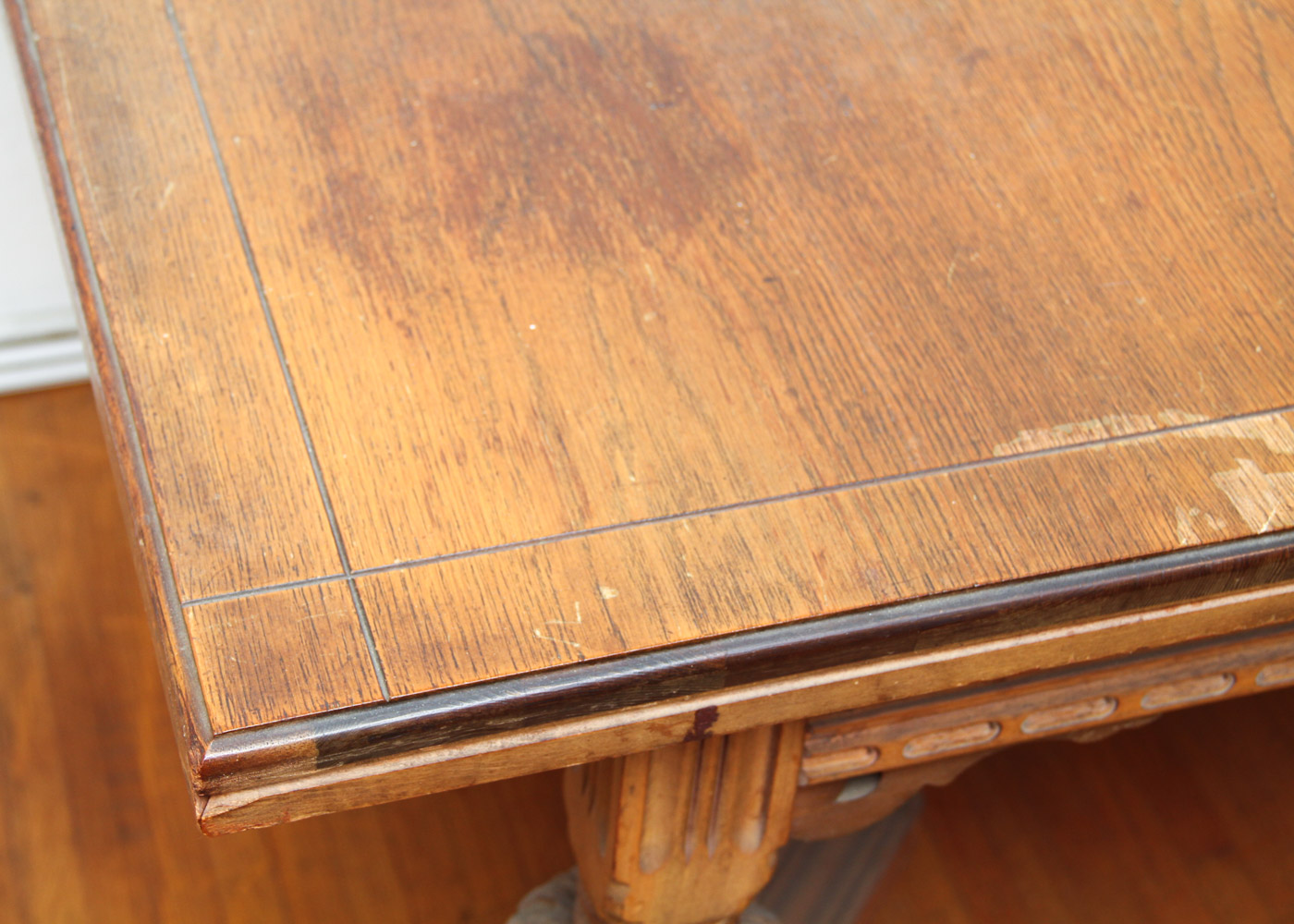 Vintage Dining Room Table with Decorative Carved Legs