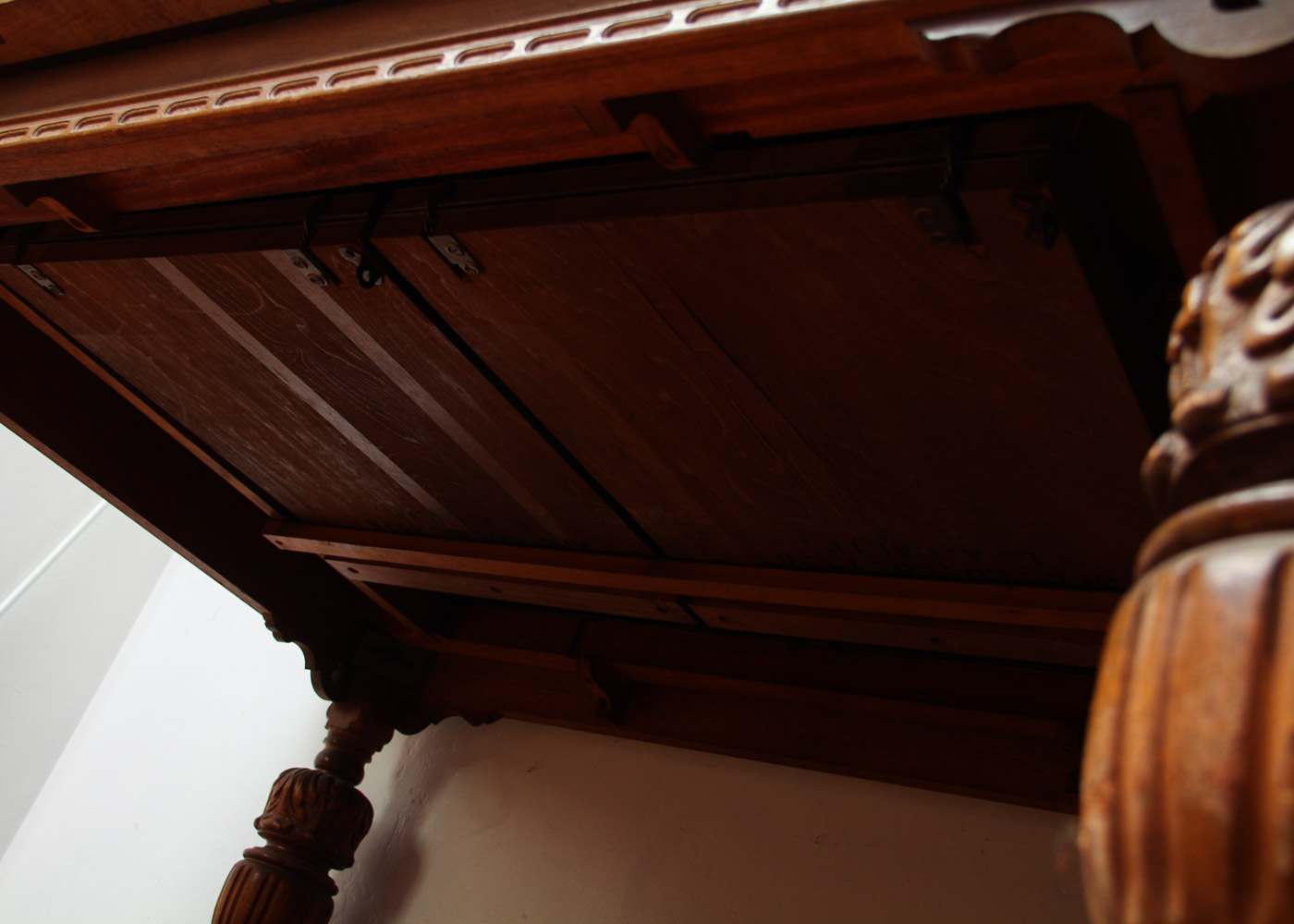 Vintage Dining Room Table with Decorative Carved Legs