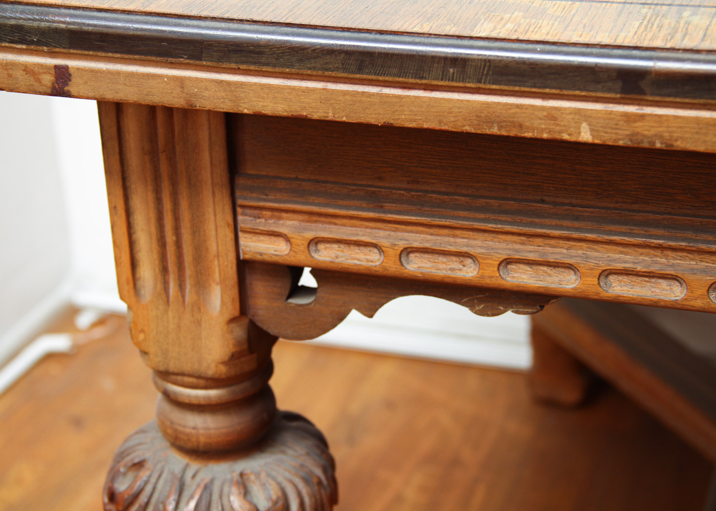Vintage Dining Room Table with Decorative Carved Legs