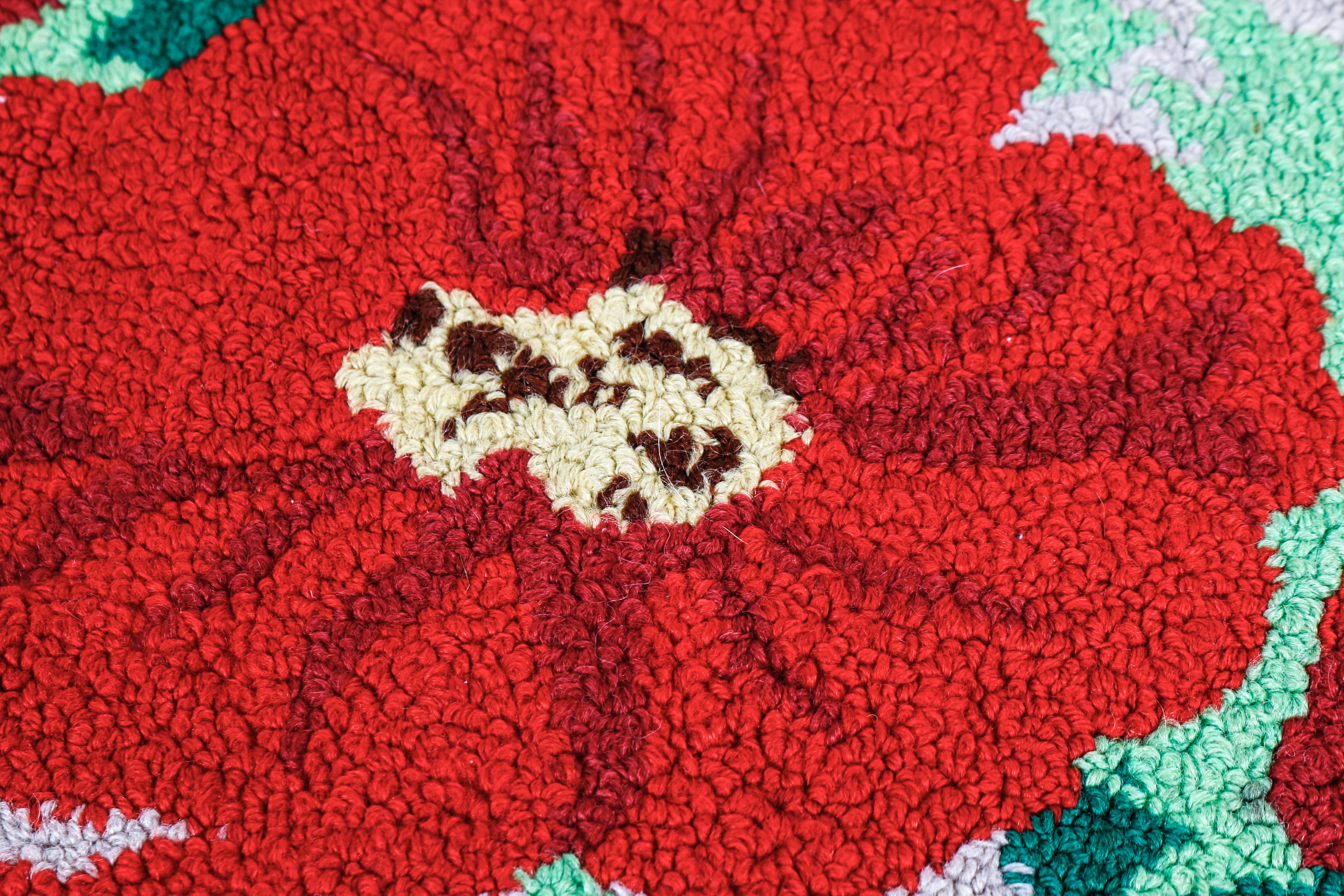 Hooked Accent Poppies Rug