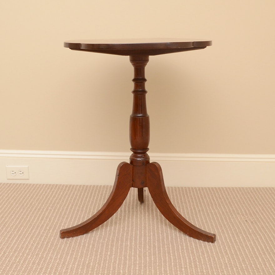 Vintage Quatrefoil Pedestal Side Table