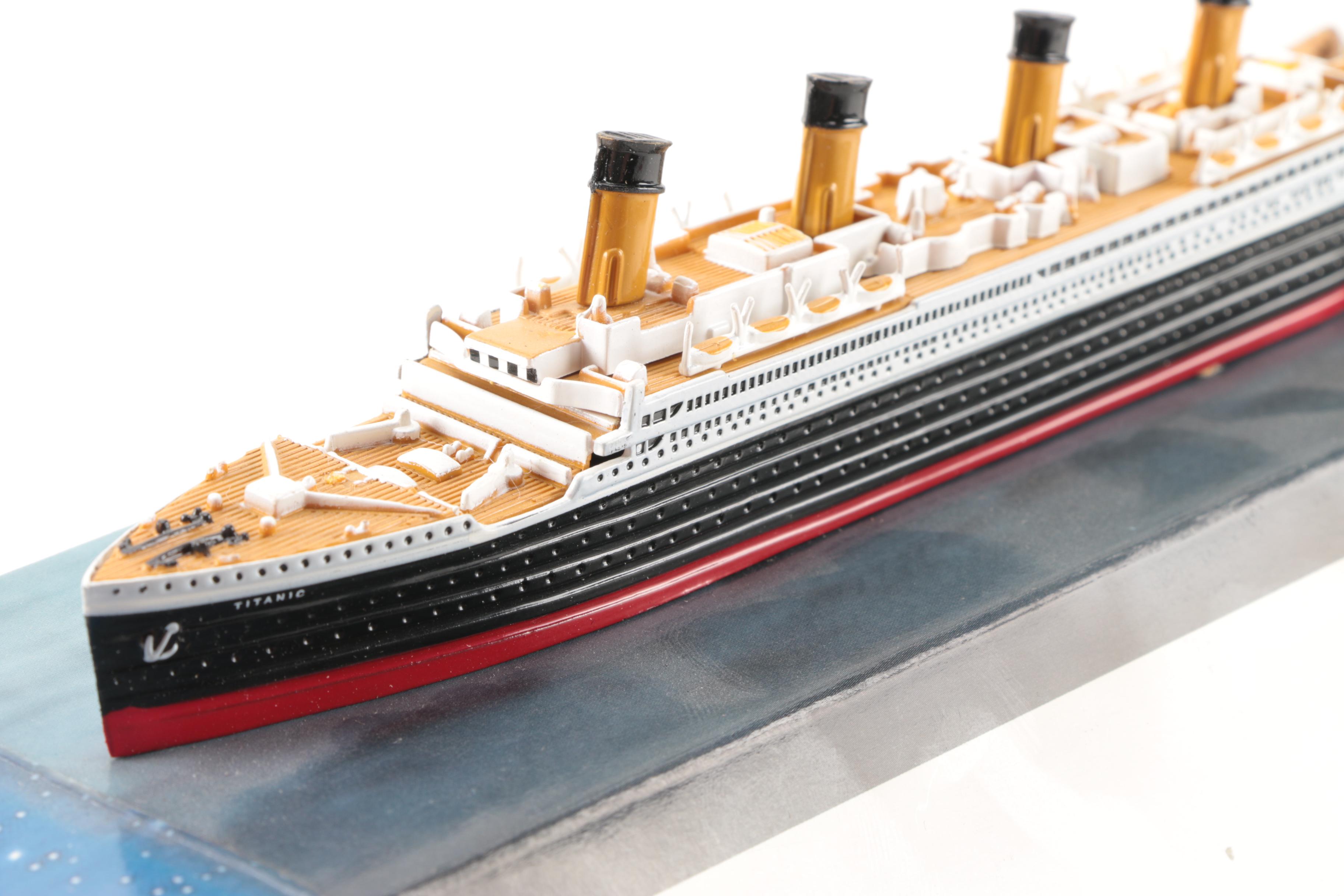 1998 Claytown Collection "Titanic: The Unsinkable Ship of Dreams" Scale Replica