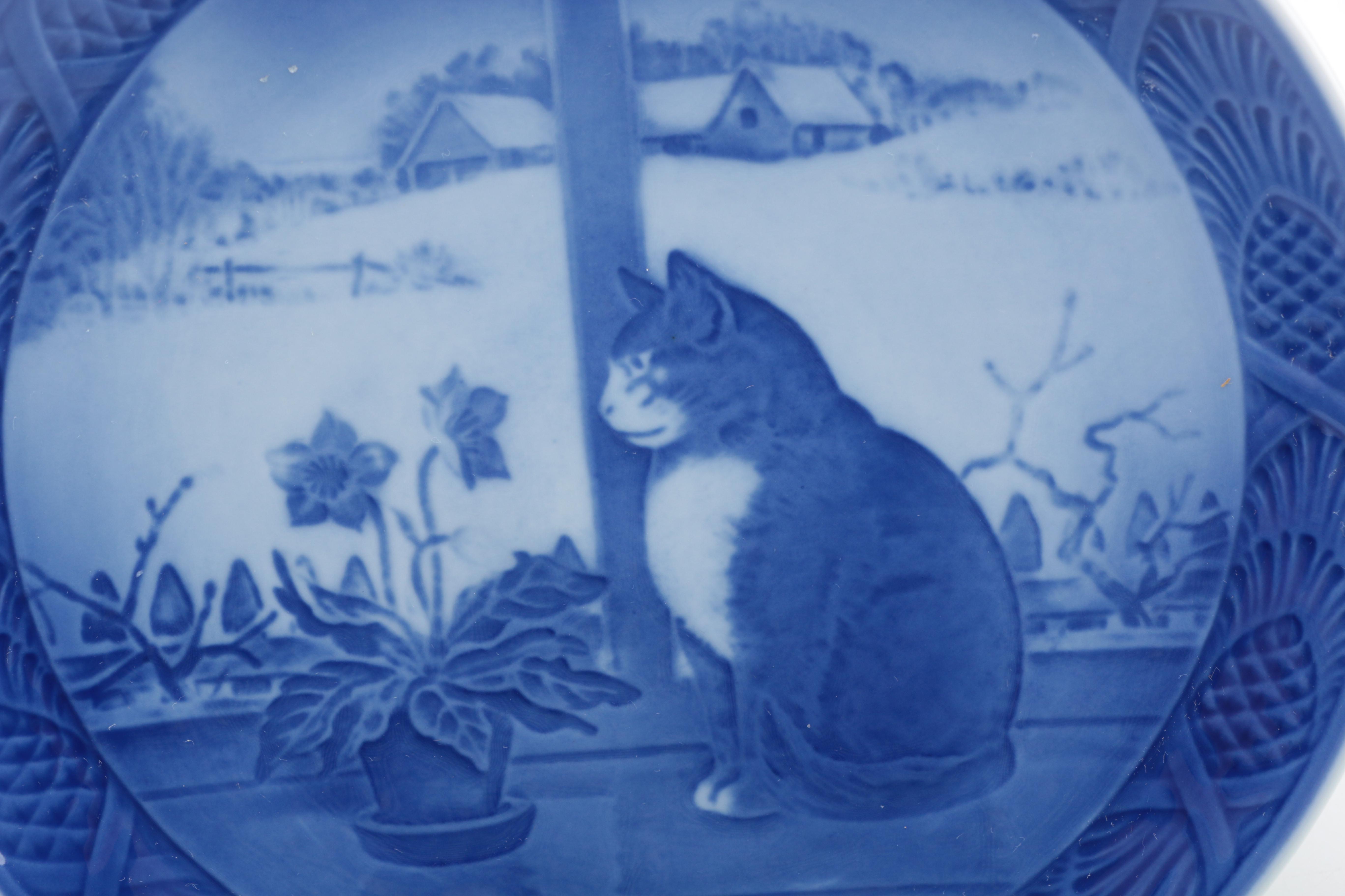 Royal Copenhagen 1970 "Christmas Rose and Cat" Plate