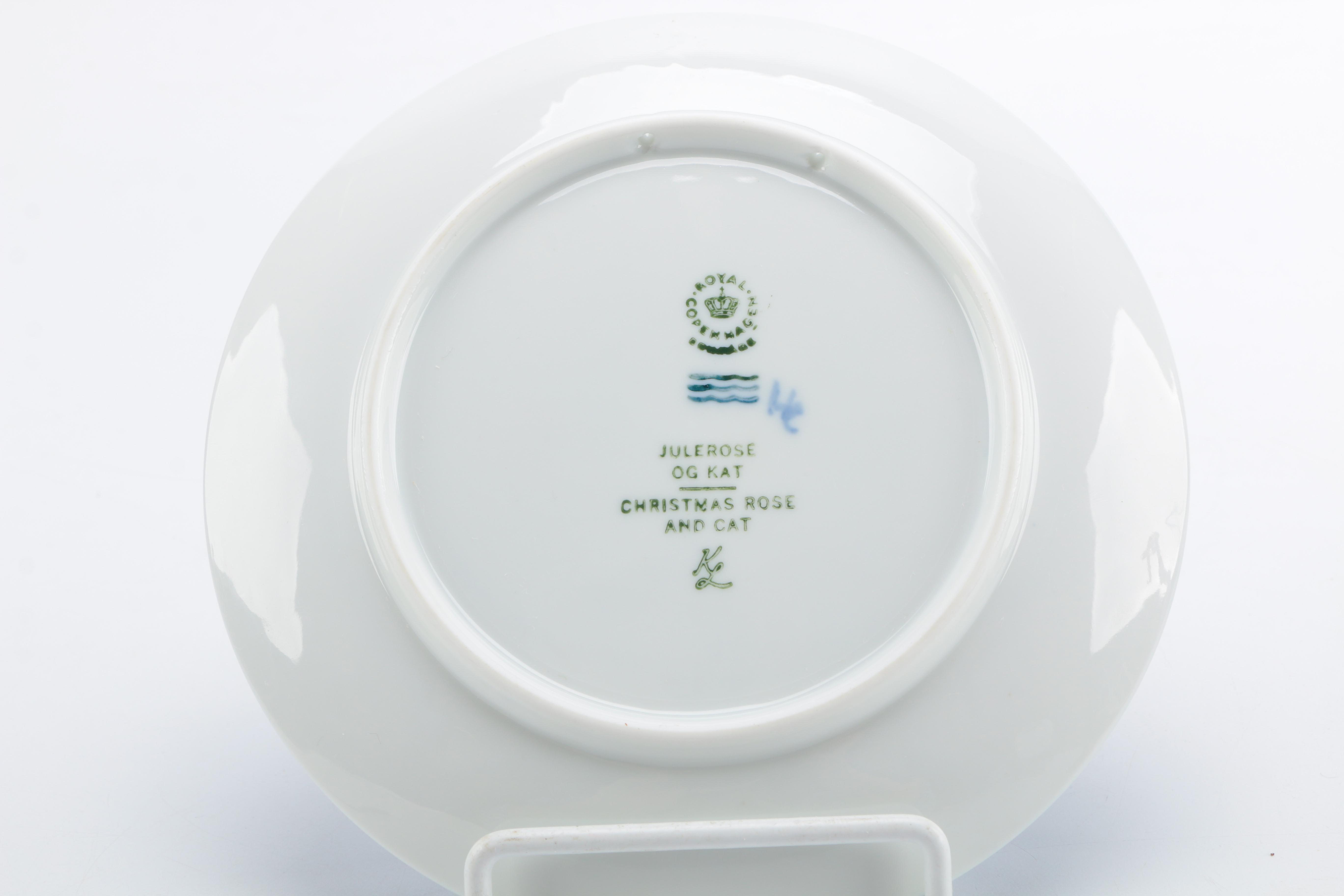 Royal Copenhagen 1970 "Christmas Rose and Cat" Plate