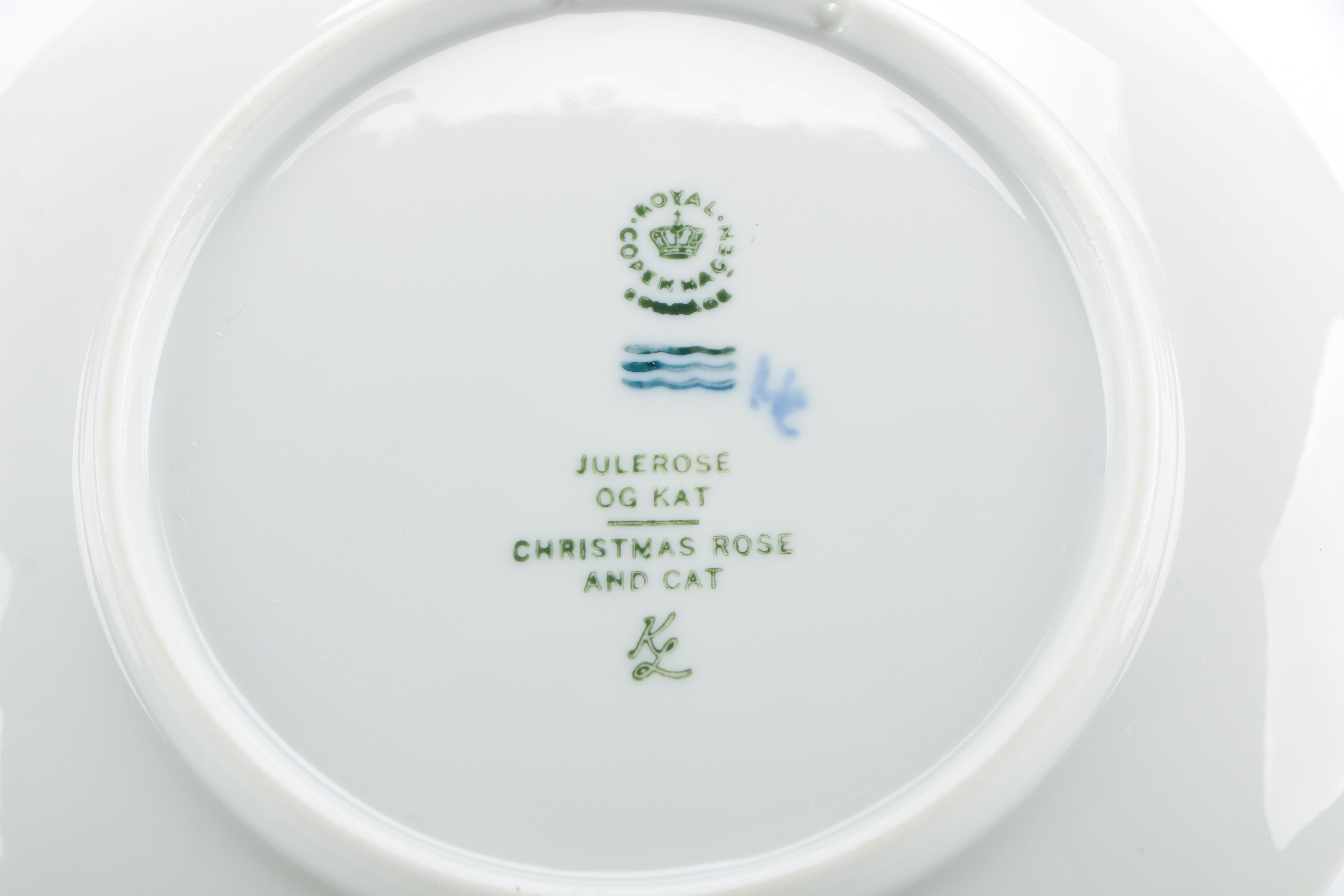 Royal Copenhagen 1970 "Christmas Rose and Cat" Plate