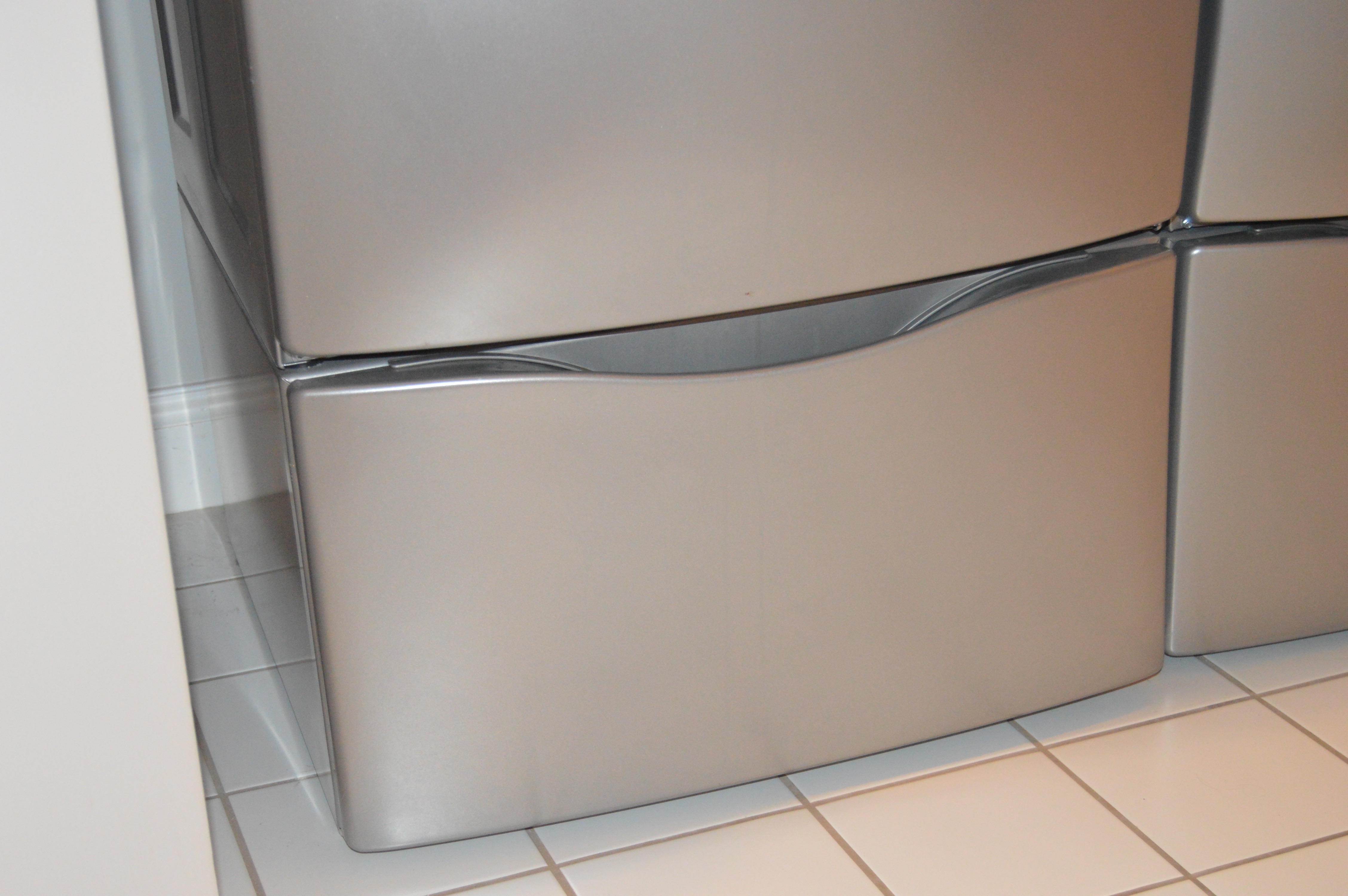 Whirlpool "Duet HT" Front-Load Washer and Storage Pedestal