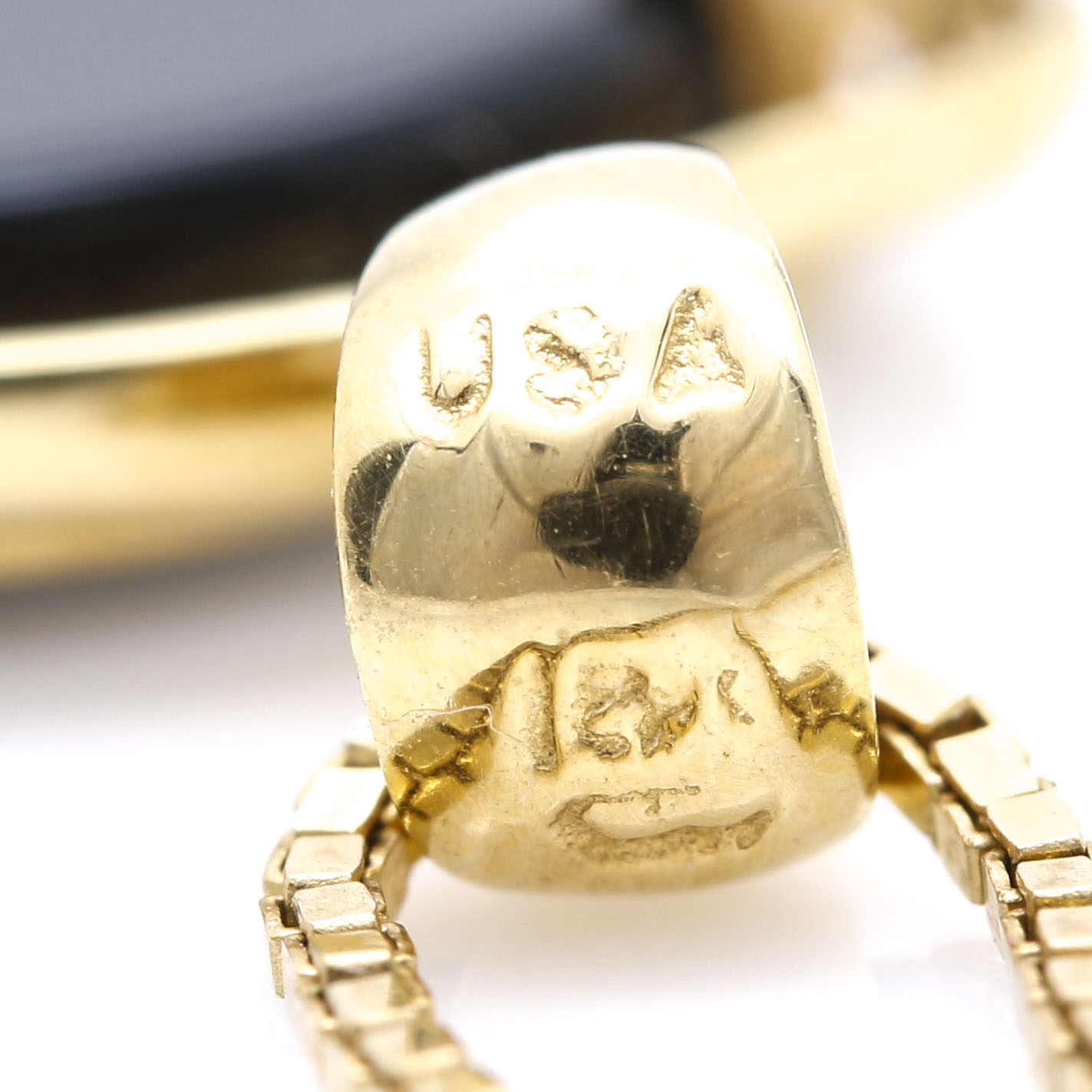 18K Yellow Gold Cat Cameo Pendant With 14K Yellow Gold Box Chain Necklace