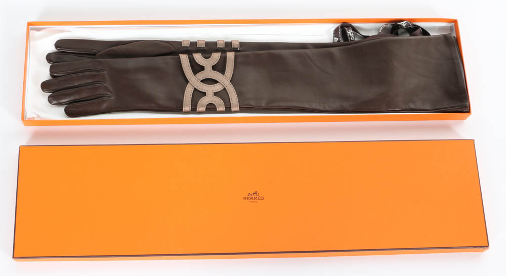 Hermès Deep Heather Gray Wool Cape with Coordinating Gloves