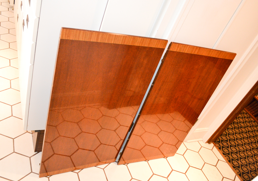 Vintage Sheraton Inspired Dining Table With Leaf Inserts