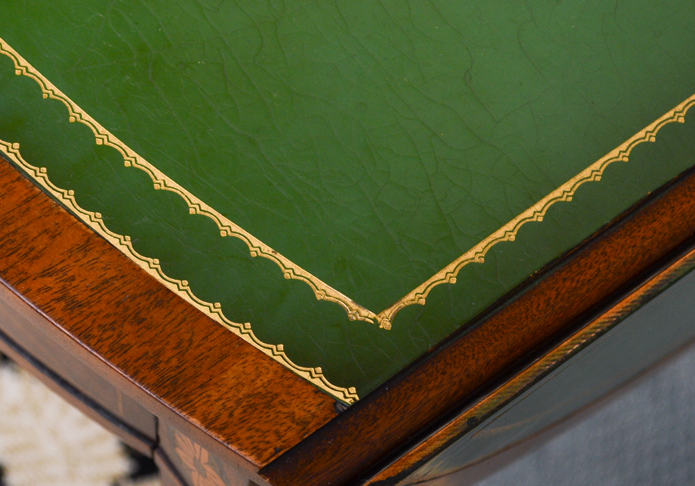 Vintage Hepplewhite Style Mahogany Drop Leaf Table