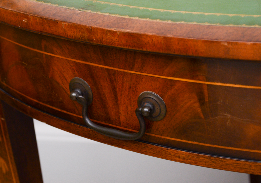 Vintage Hepplewhite Style Mahogany Drop Leaf Table