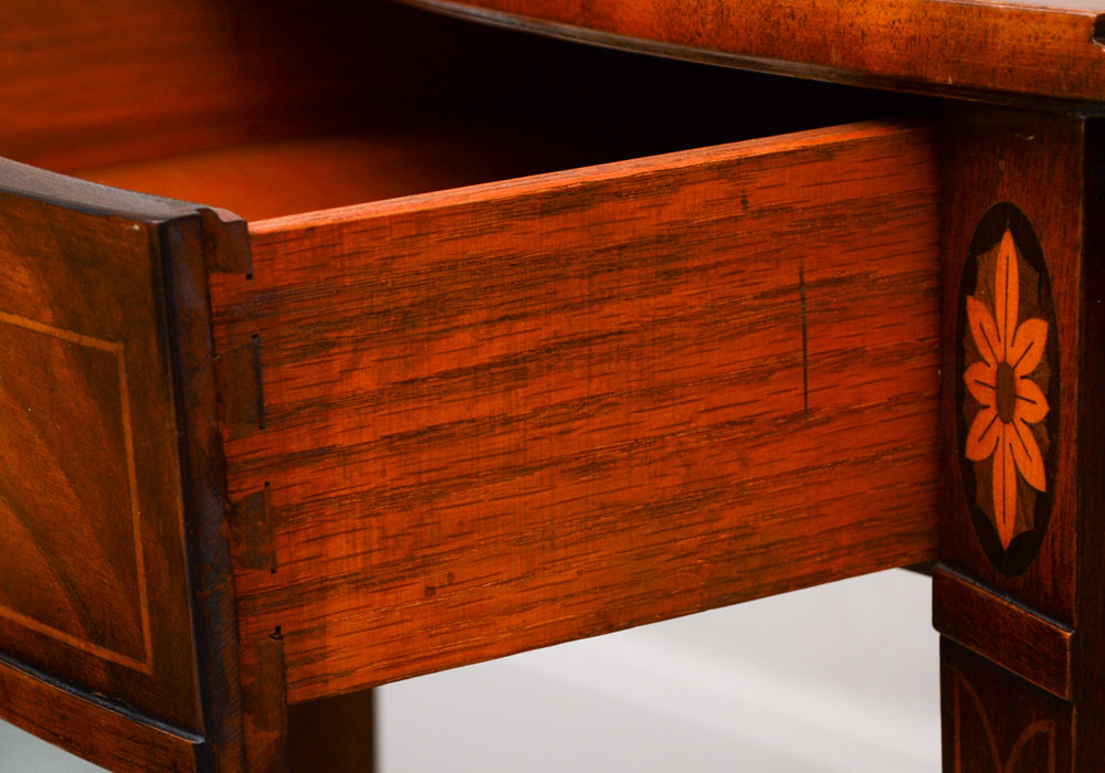 Vintage Hepplewhite Style Mahogany Drop Leaf Table