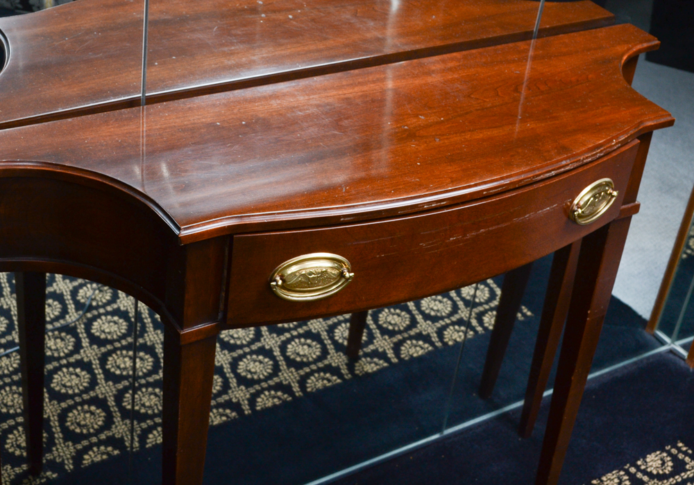 Federal Style Mahogany Side Table