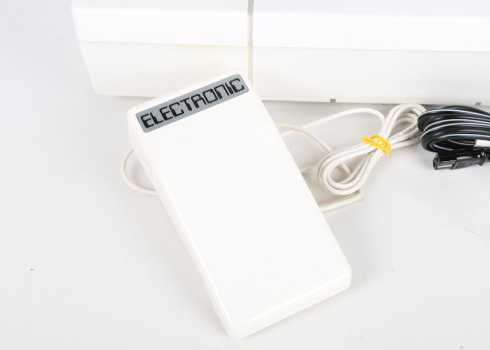 Pfaff Coverlock 4872 Sewing Machine