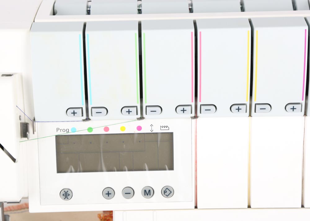 Pfaff Coverlock 4872 Sewing Machine