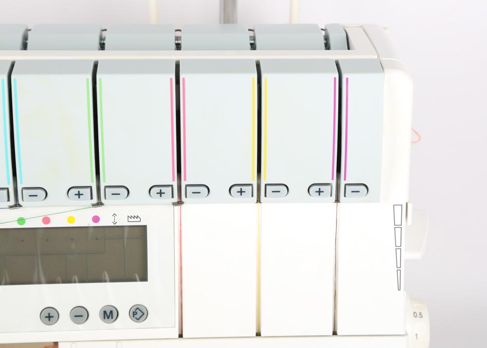 Pfaff Coverlock 4872 Sewing Machine