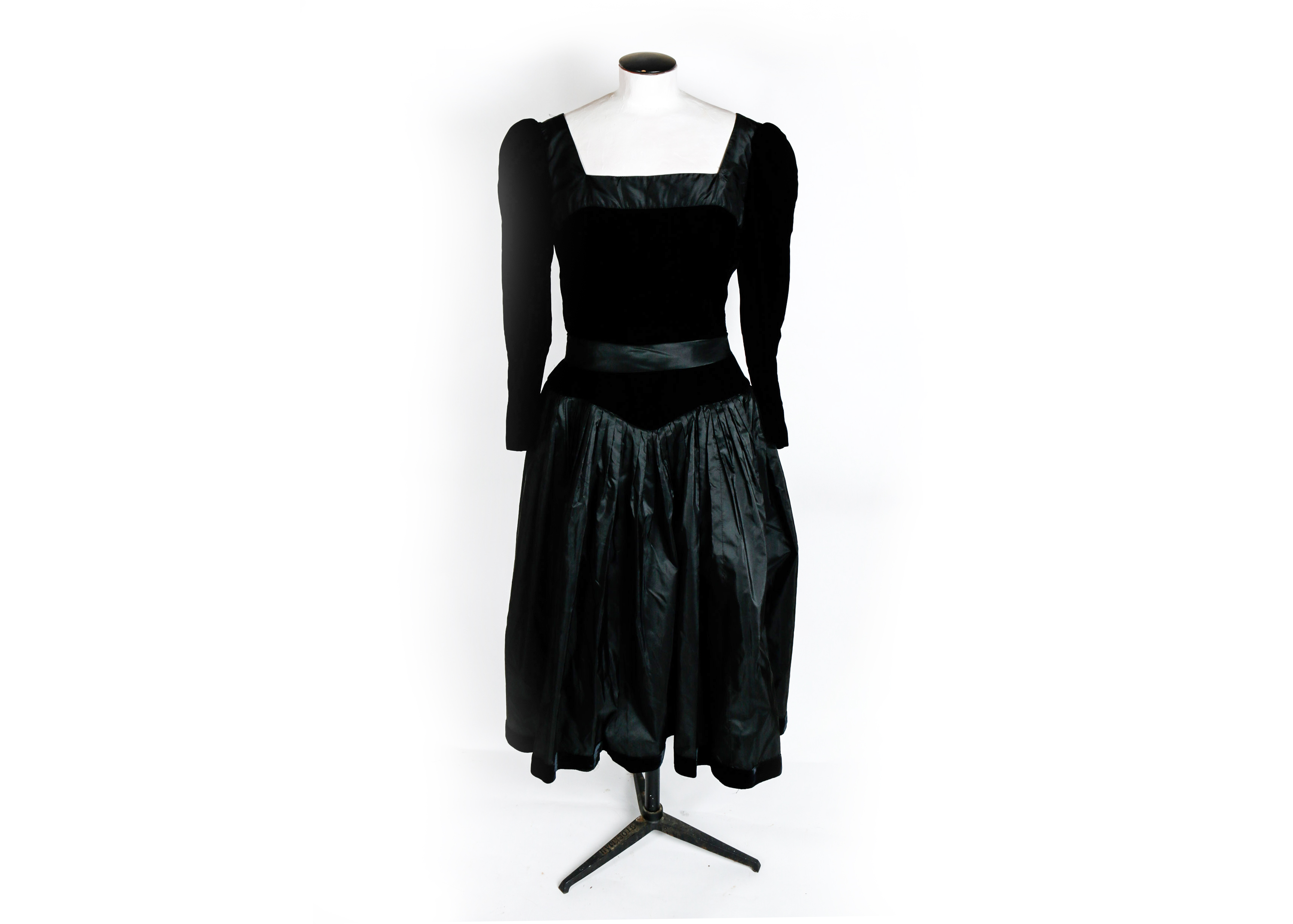 Vintage Miss O by Oscar de la Renta Black Velvet Dress