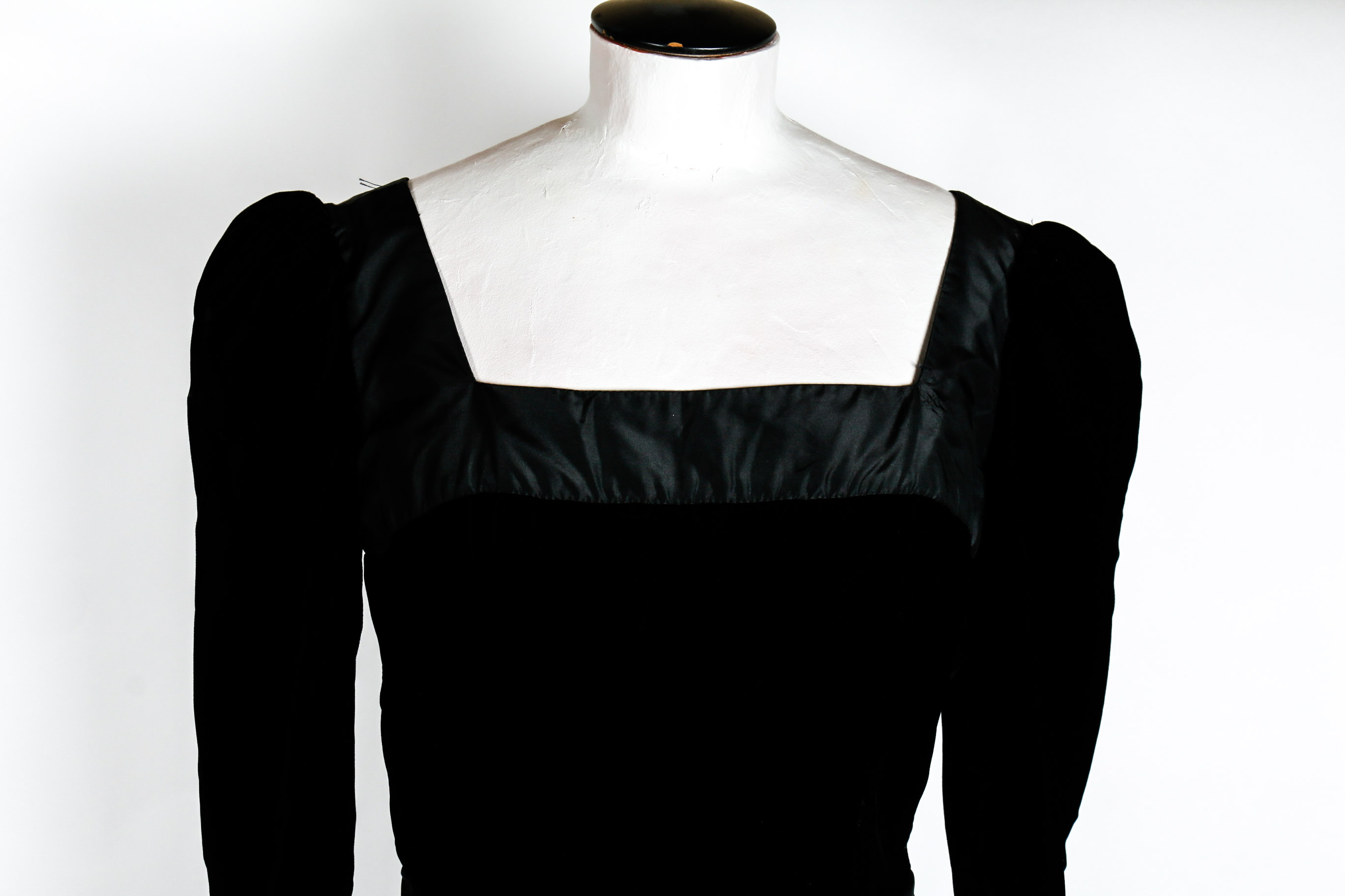 Vintage Miss O by Oscar de la Renta Black Velvet Dress
