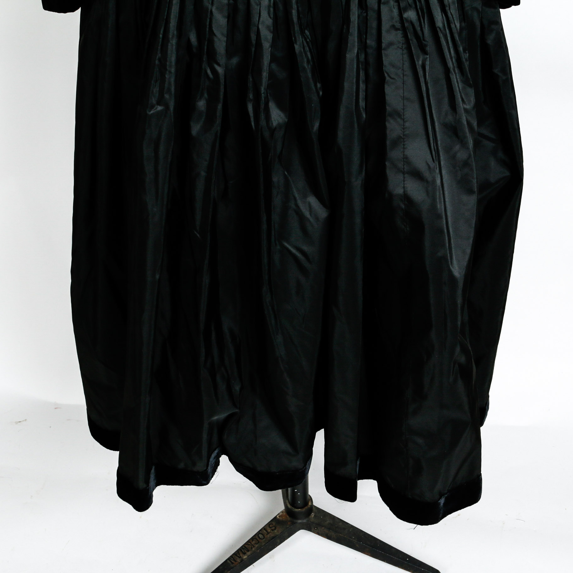 Vintage Miss O by Oscar de la Renta Black Velvet Dress