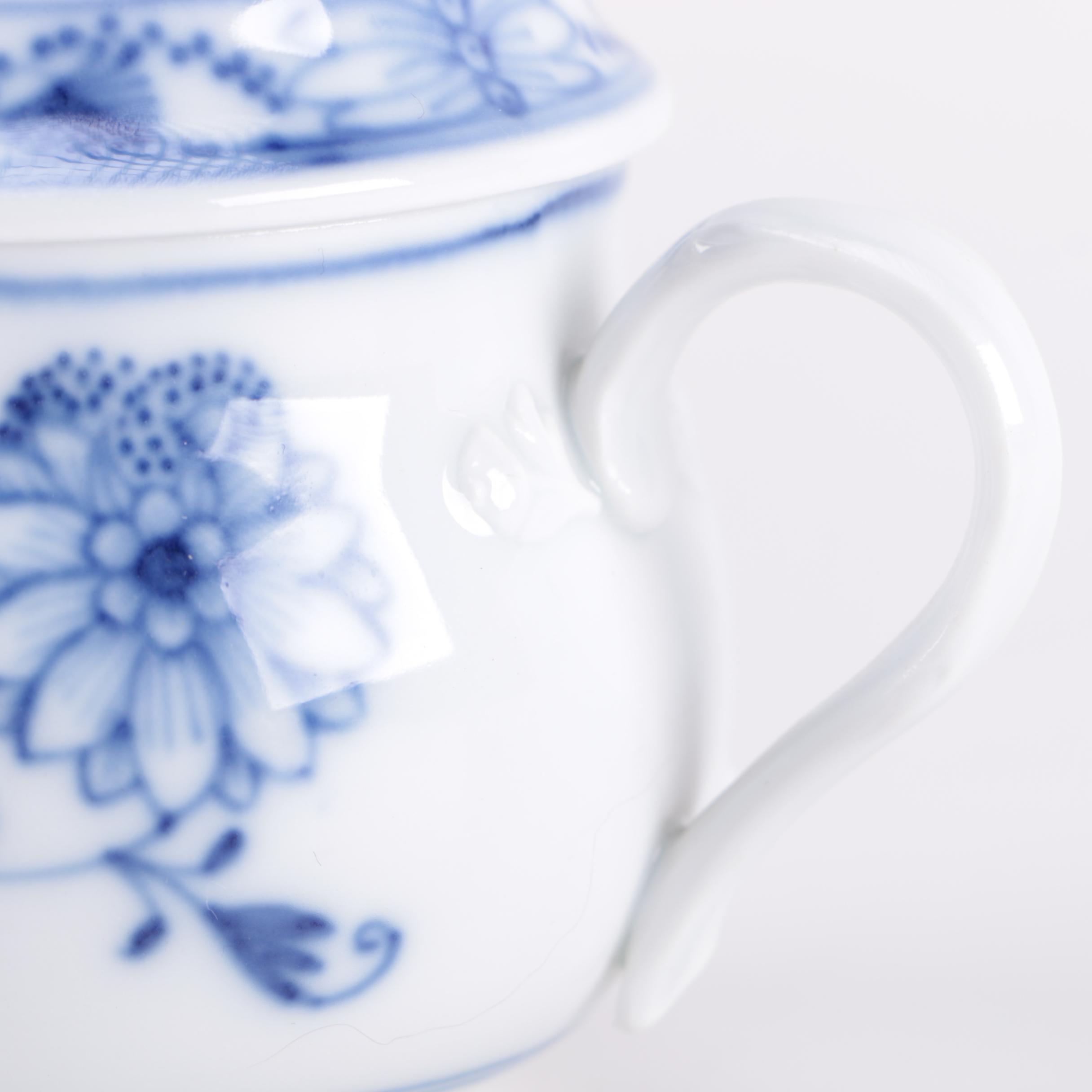 Meissen "Blue Onion" Porcelain Pot de Creme