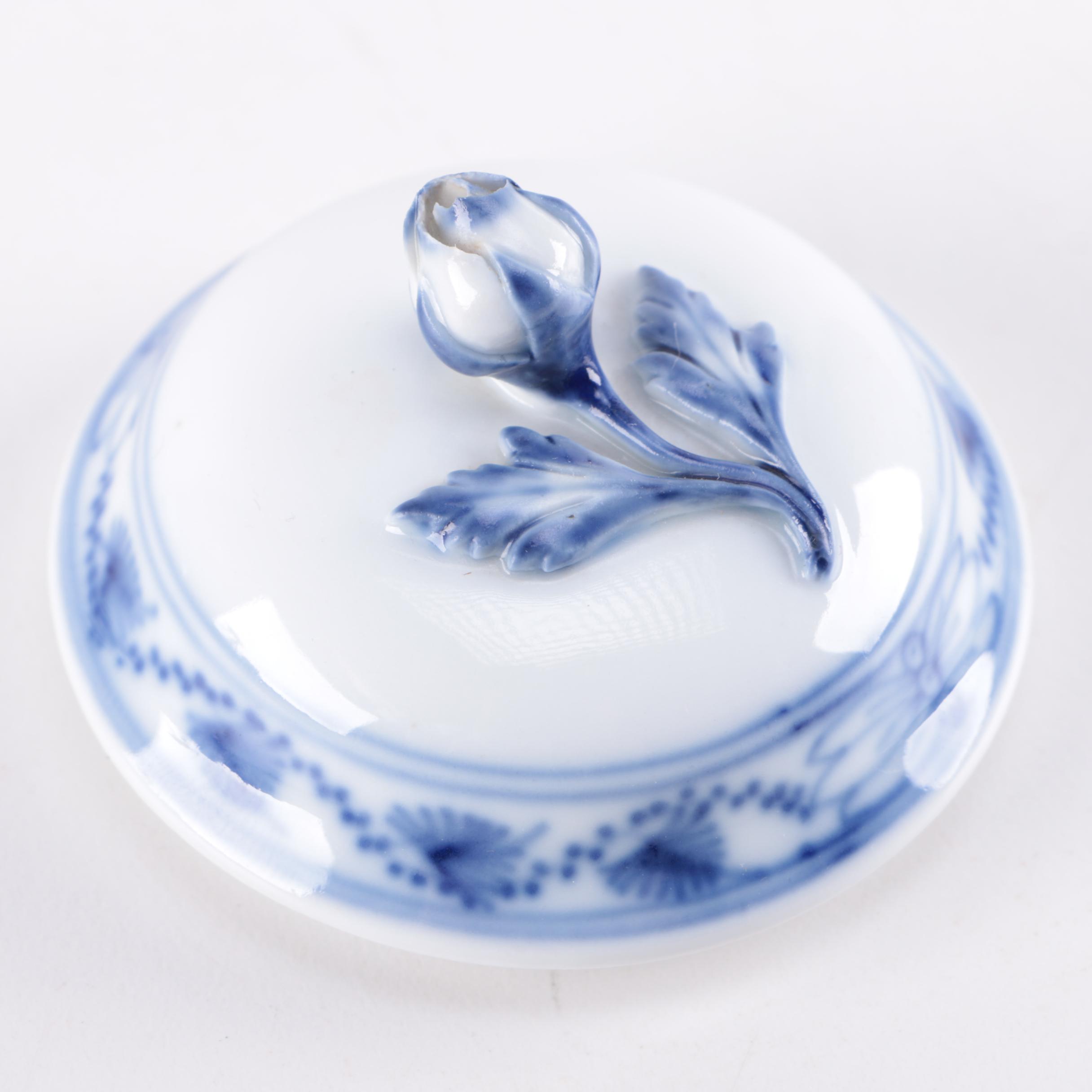 Meissen "Blue Onion" Porcelain Pot de Creme