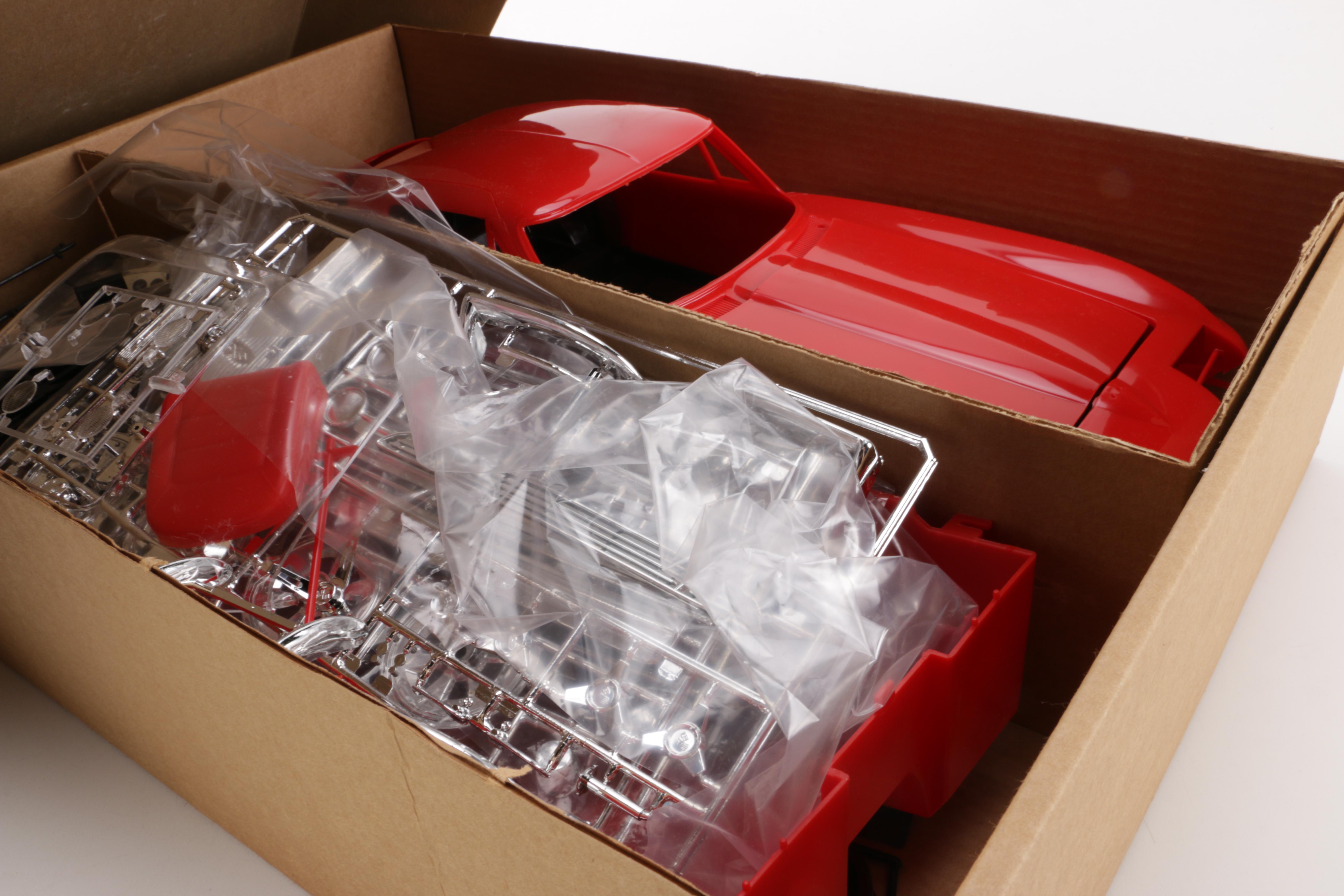 Monogram '65 Corevette Sting Ray Model Kit