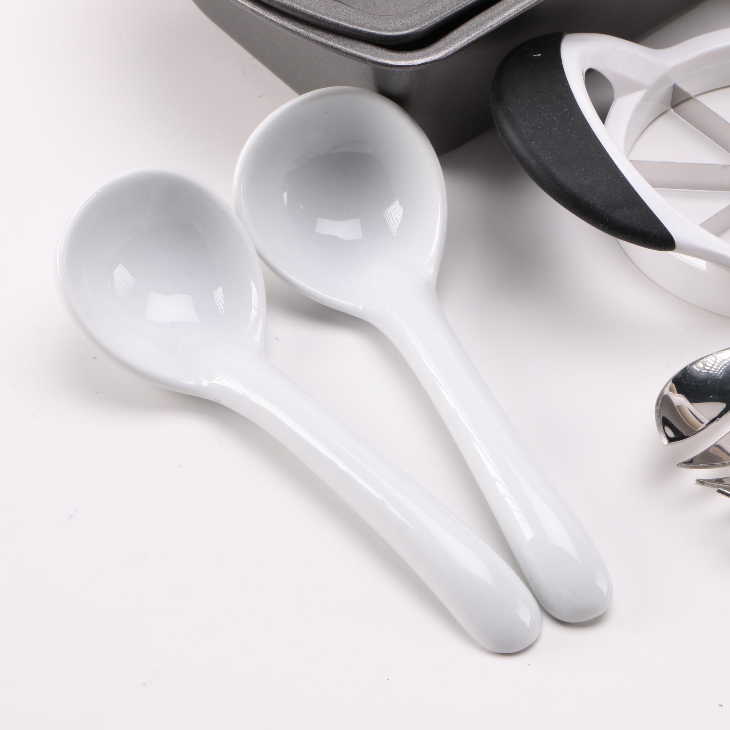 Kitchen Baking and Serving Pieces