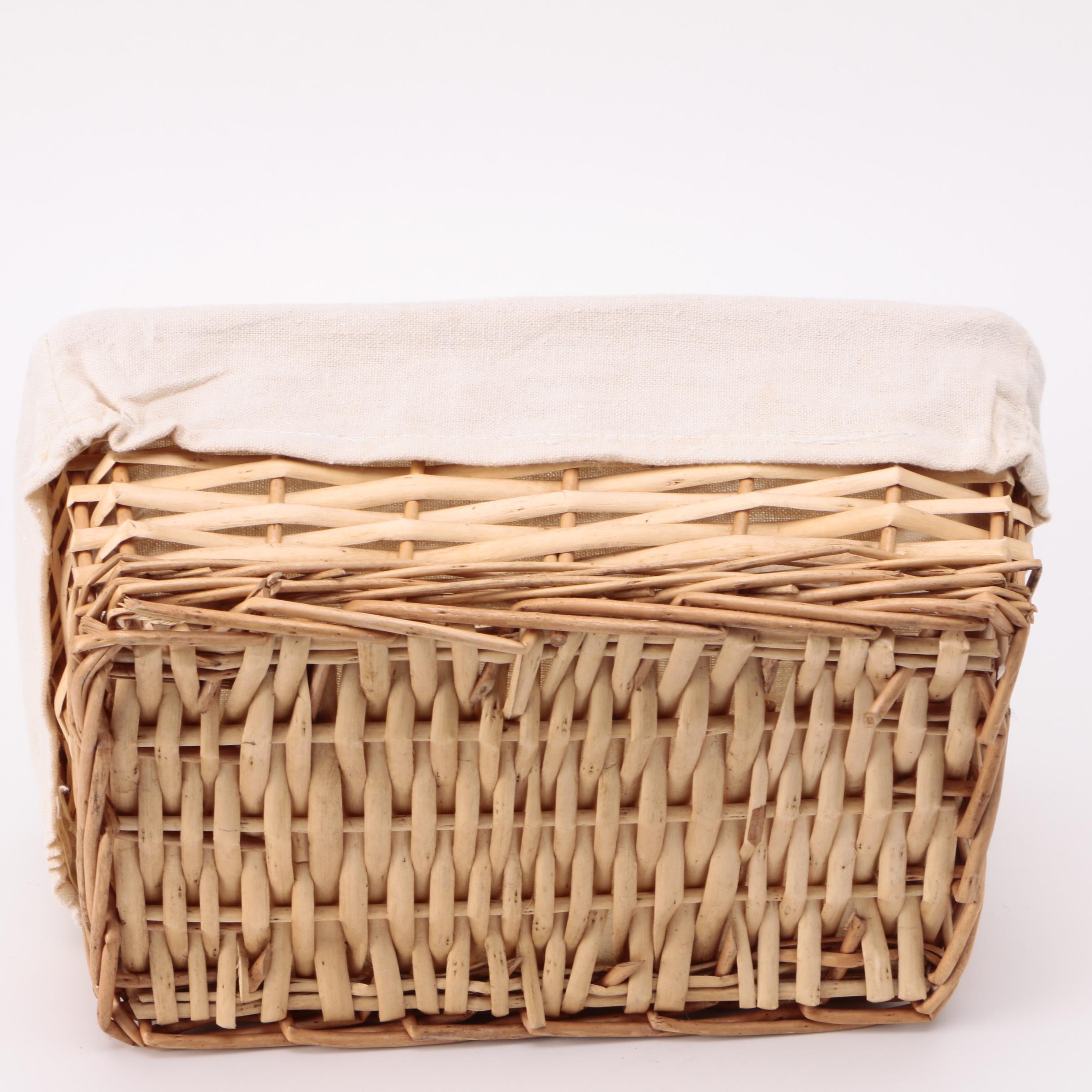 Kitchen Baking and Serving Pieces