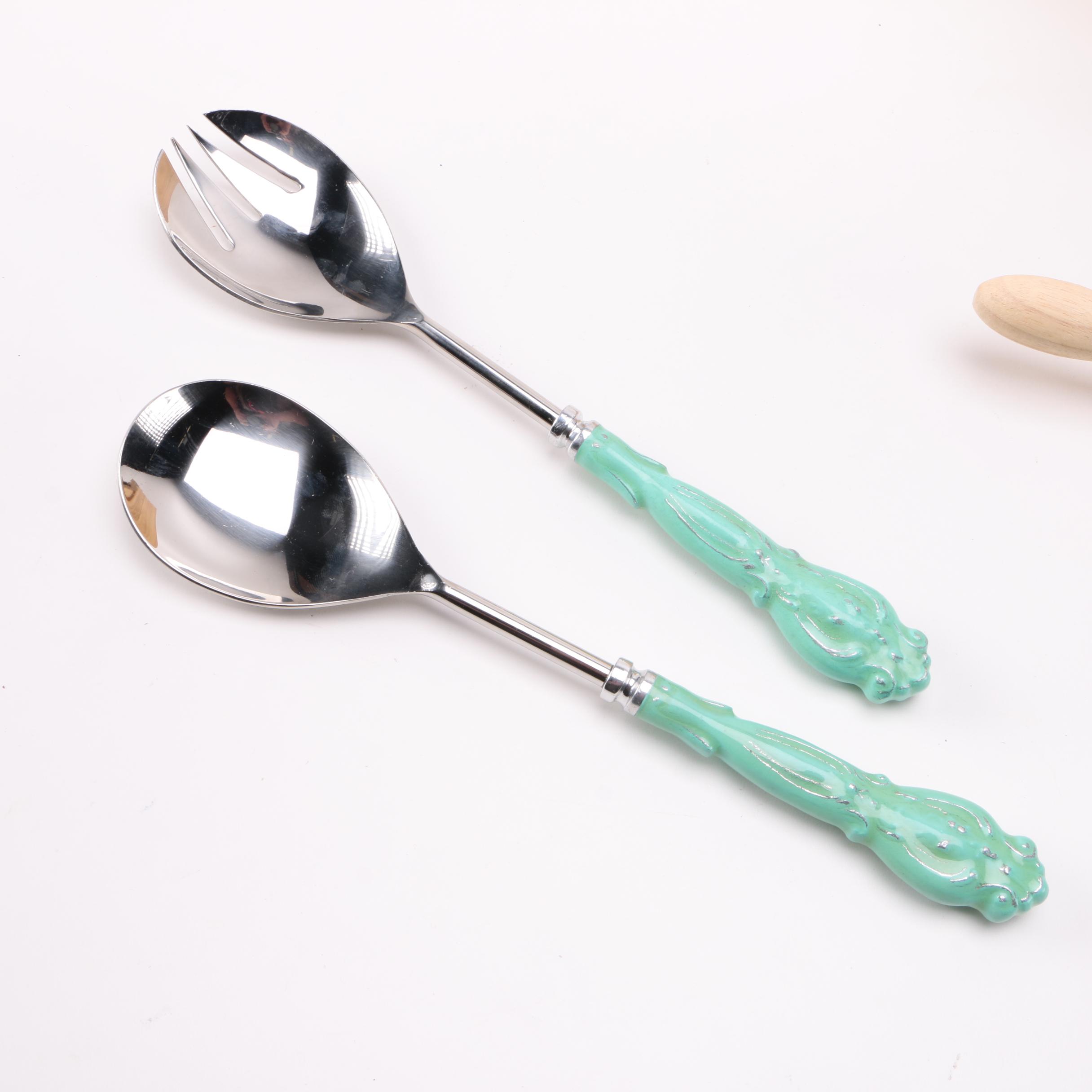 Kitchen Baking and Serving Pieces