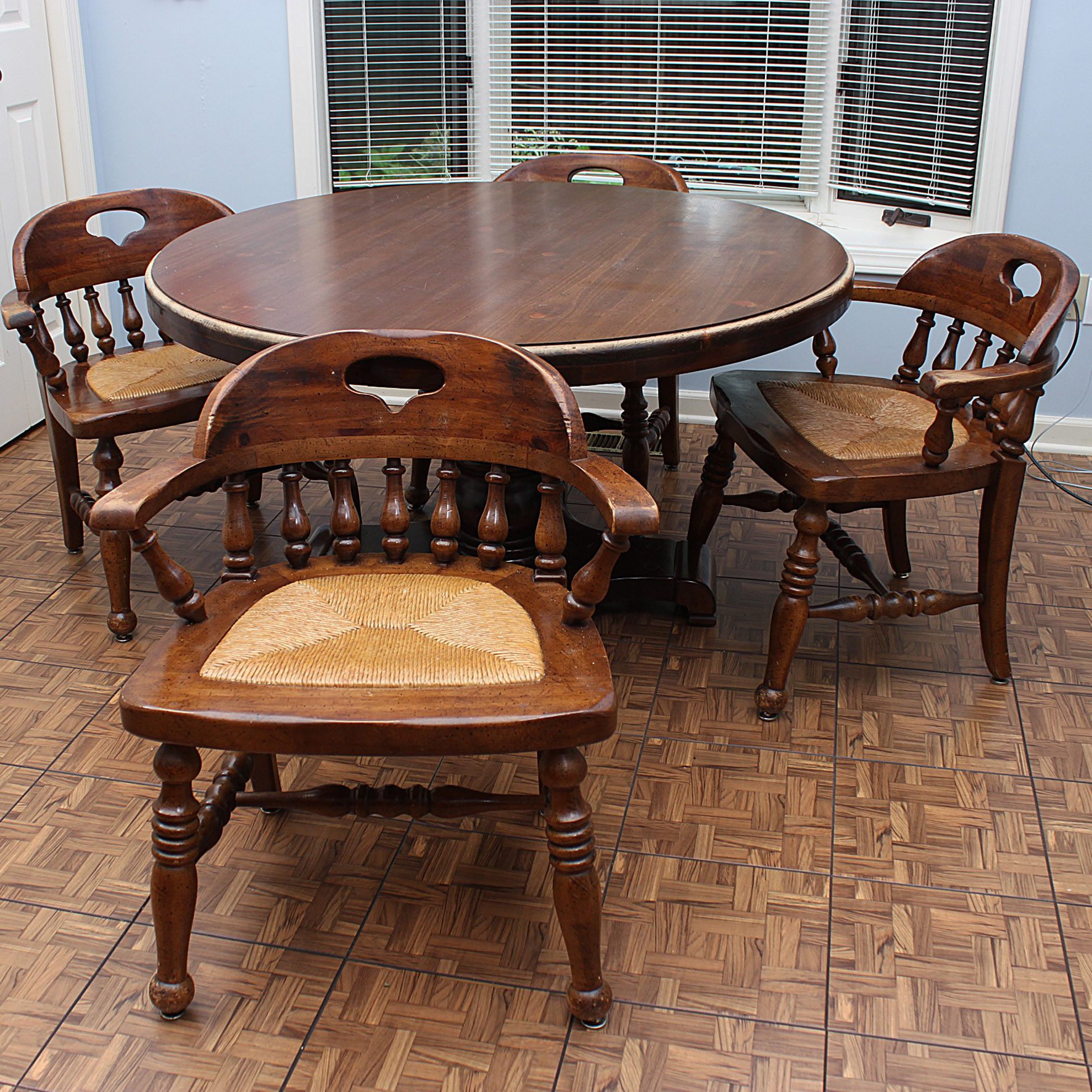 Vintage Thomasville Round Pedestal Table and Chairs