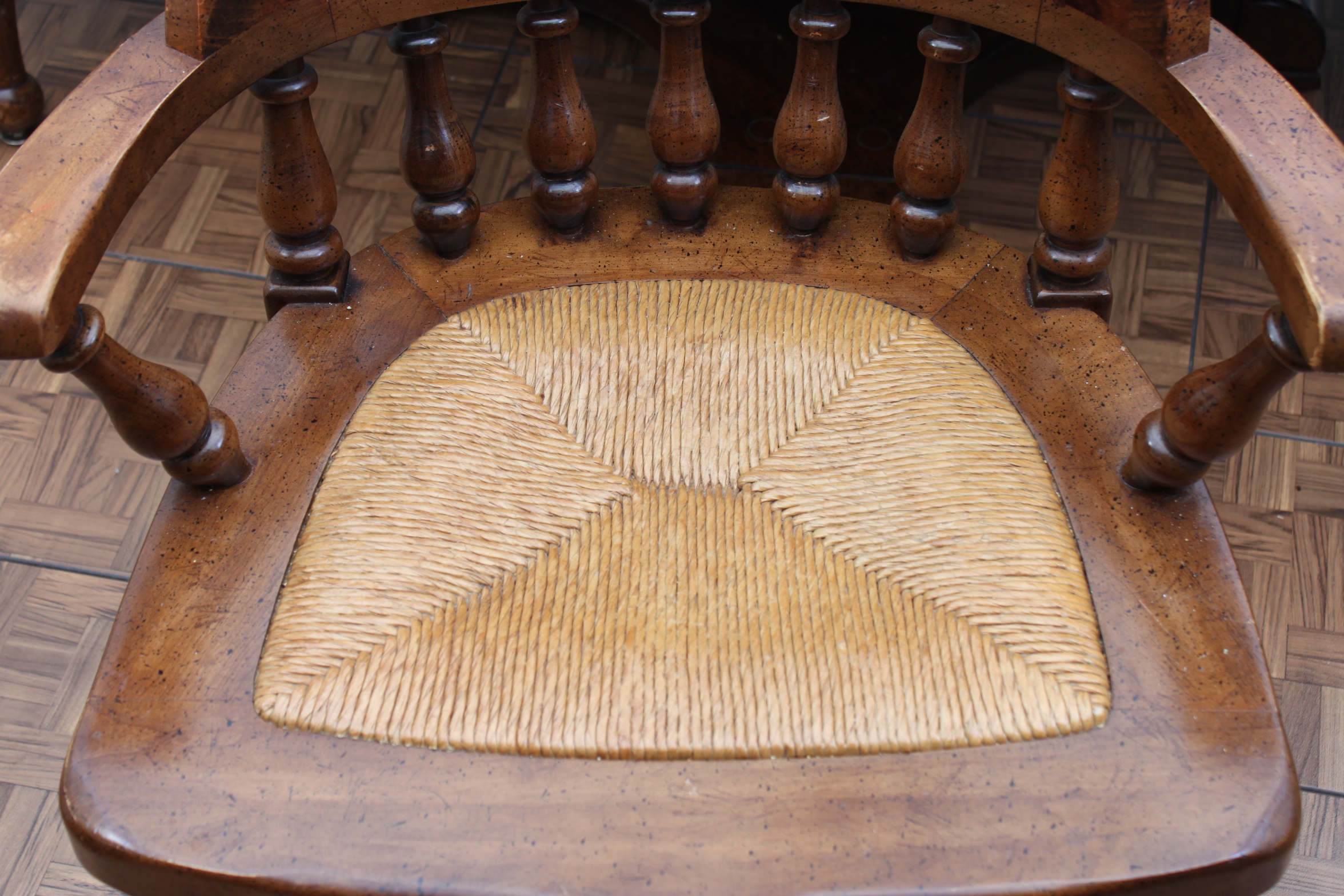 Vintage Thomasville Round Pedestal Table and Chairs