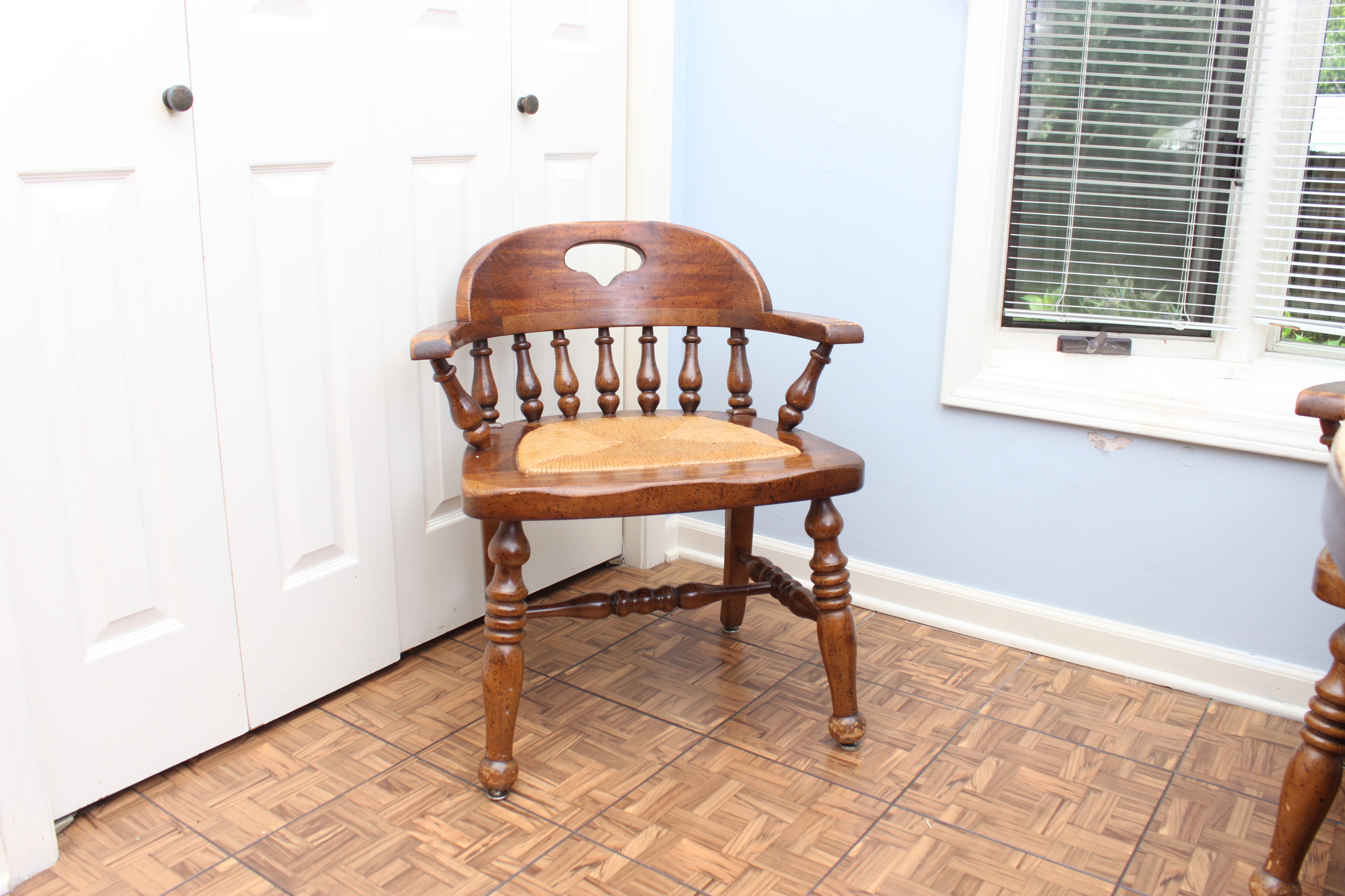 Vintage Thomasville Round Pedestal Table and Chairs