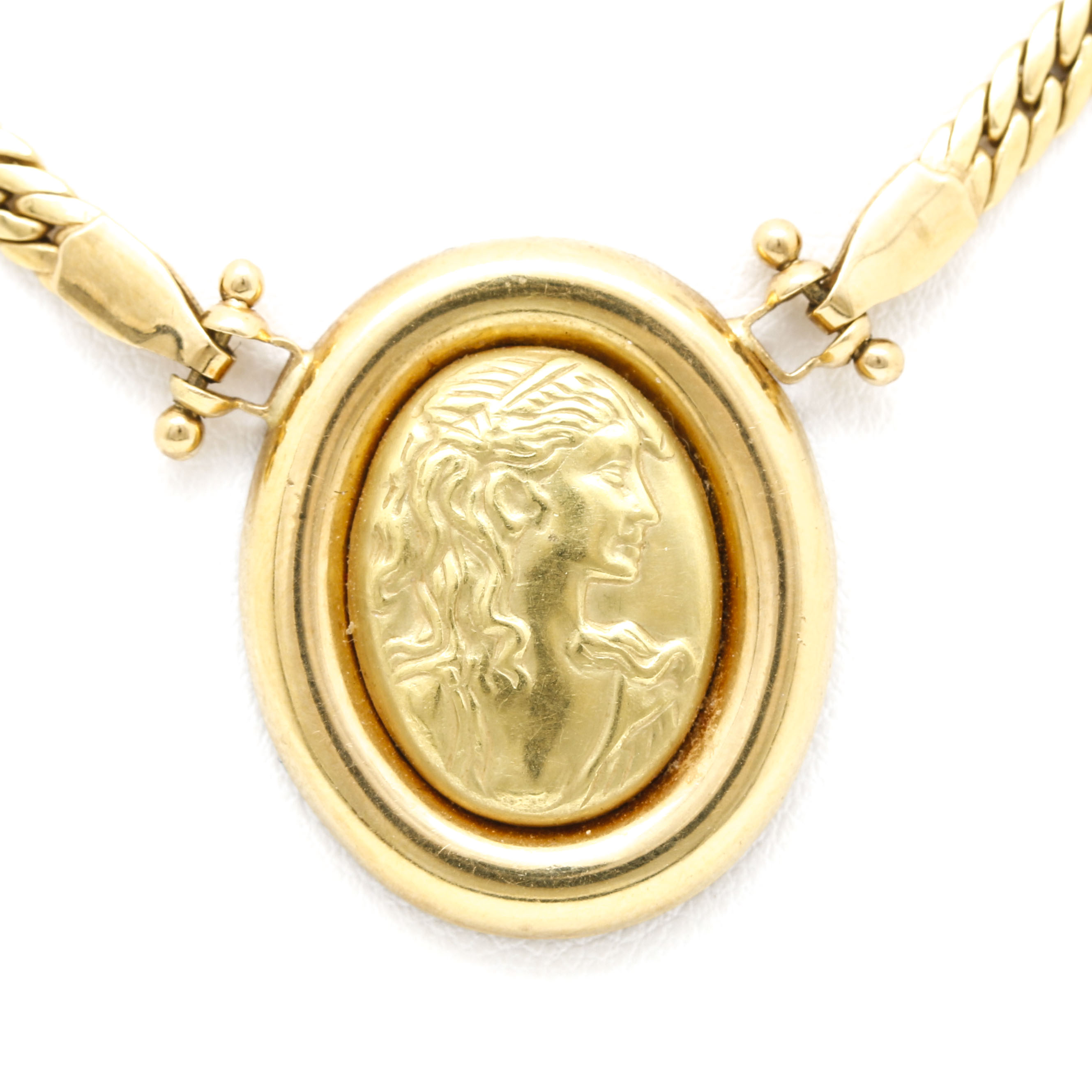 Loto Preziosi 18K Yellow Gold Cameo Pendant Necklace