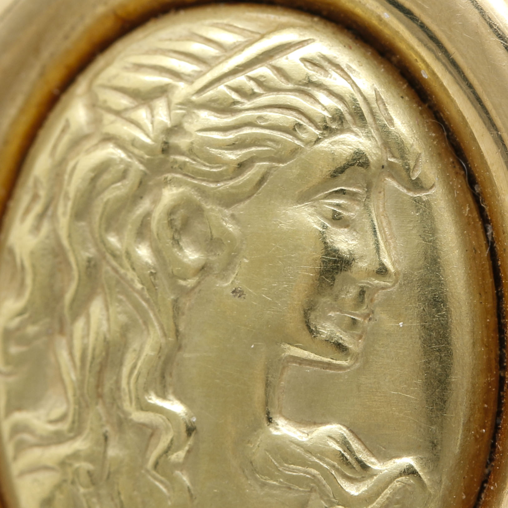 Loto Preziosi 18K Yellow Gold Cameo Pendant Necklace