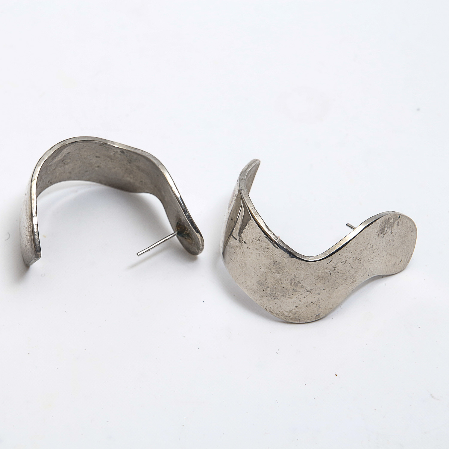 Grouping of Sterling Silver Earrings and Charm