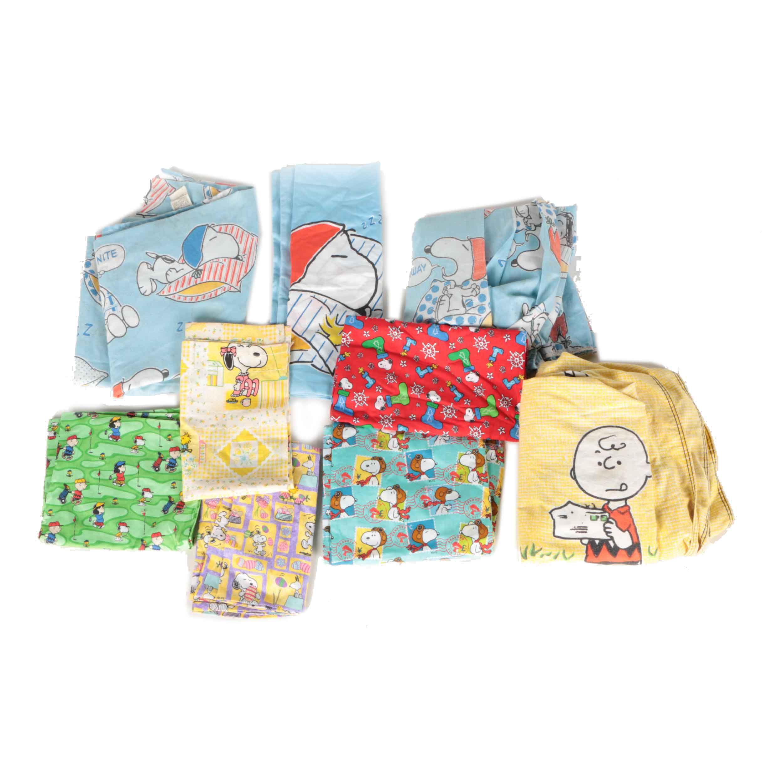 Assortment of Peanuts Cartoon Themed Linens
