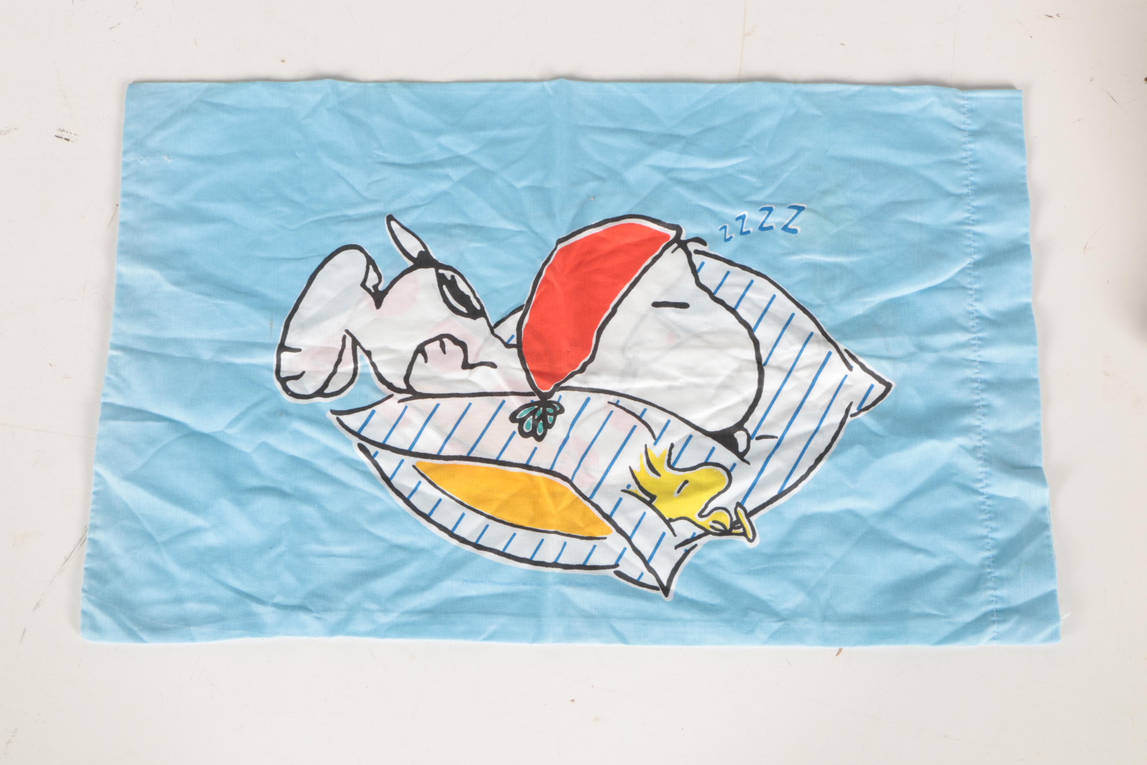 Assortment of Peanuts Cartoon Themed Linens